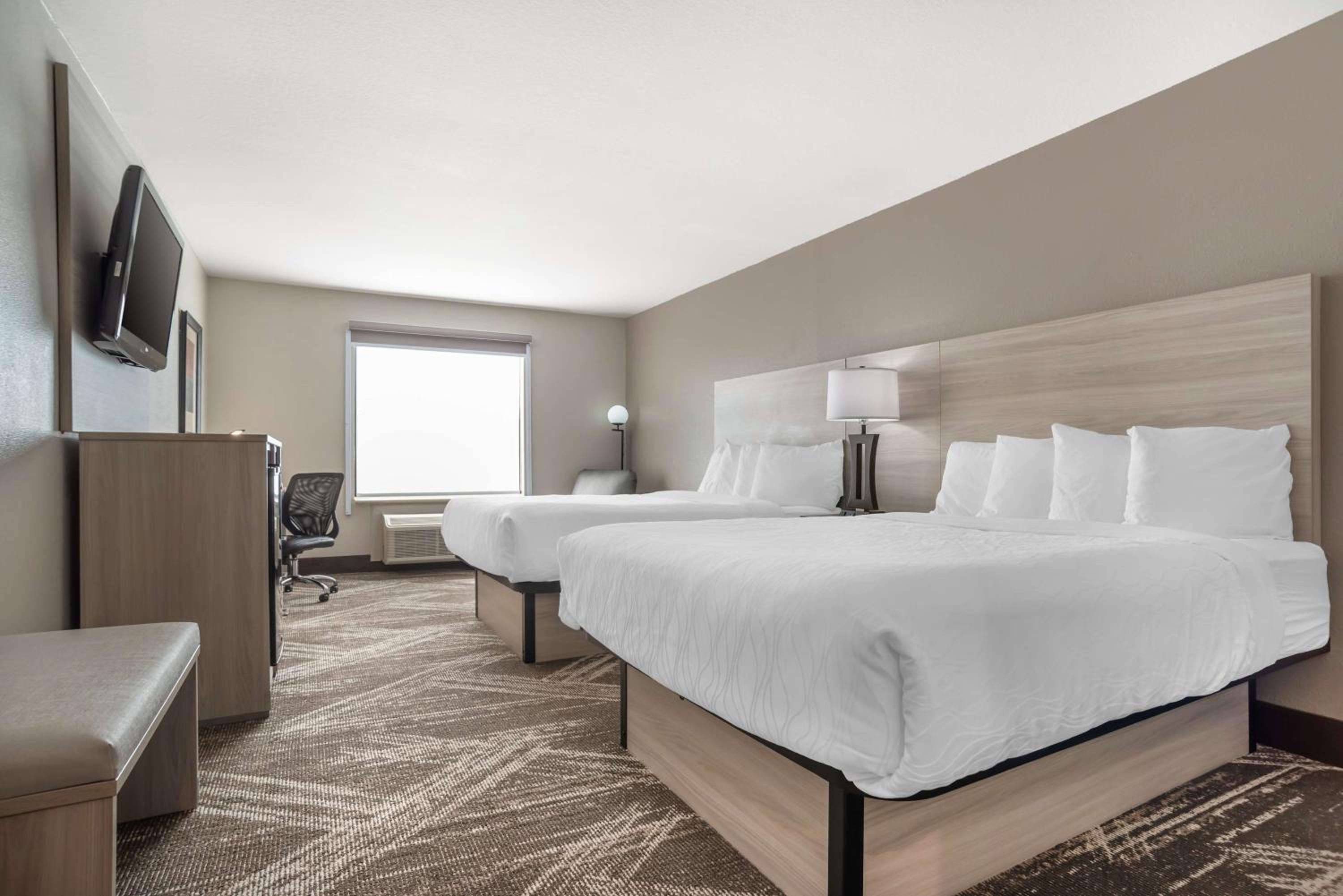 Queen Room with Two Queen Beds - Non-Smoking - Photo 1