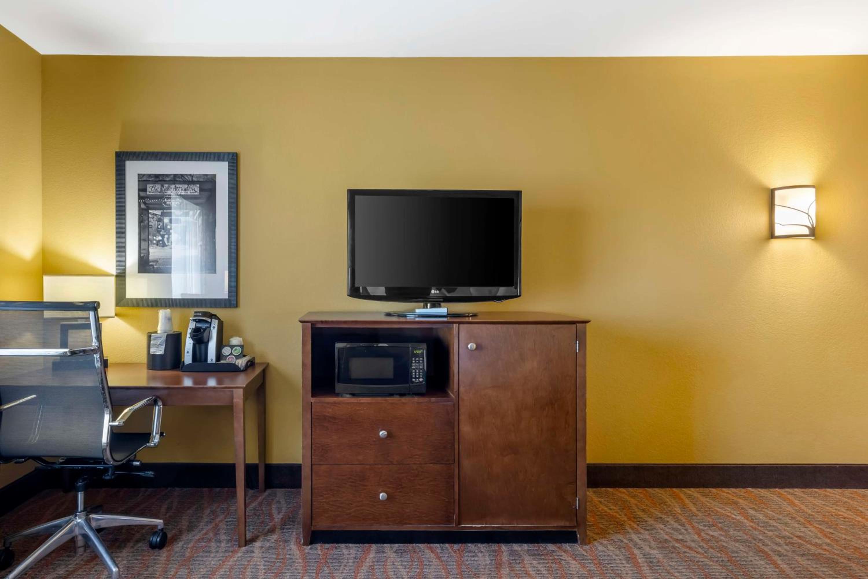 King Room - Non-Smoking photo 3