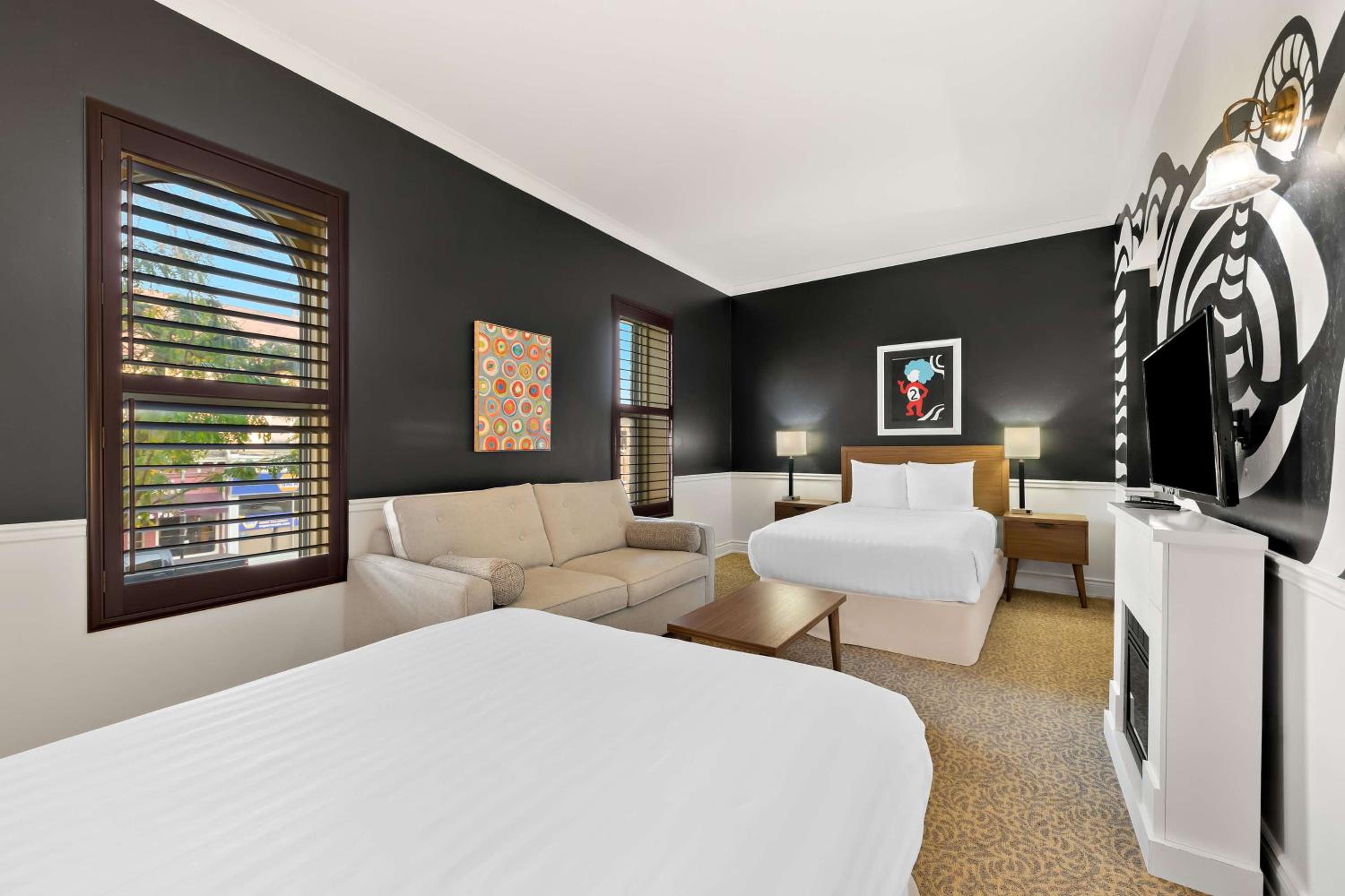 Suite with Two Double Beds and Sitting Area - Non-Smoking photo 1