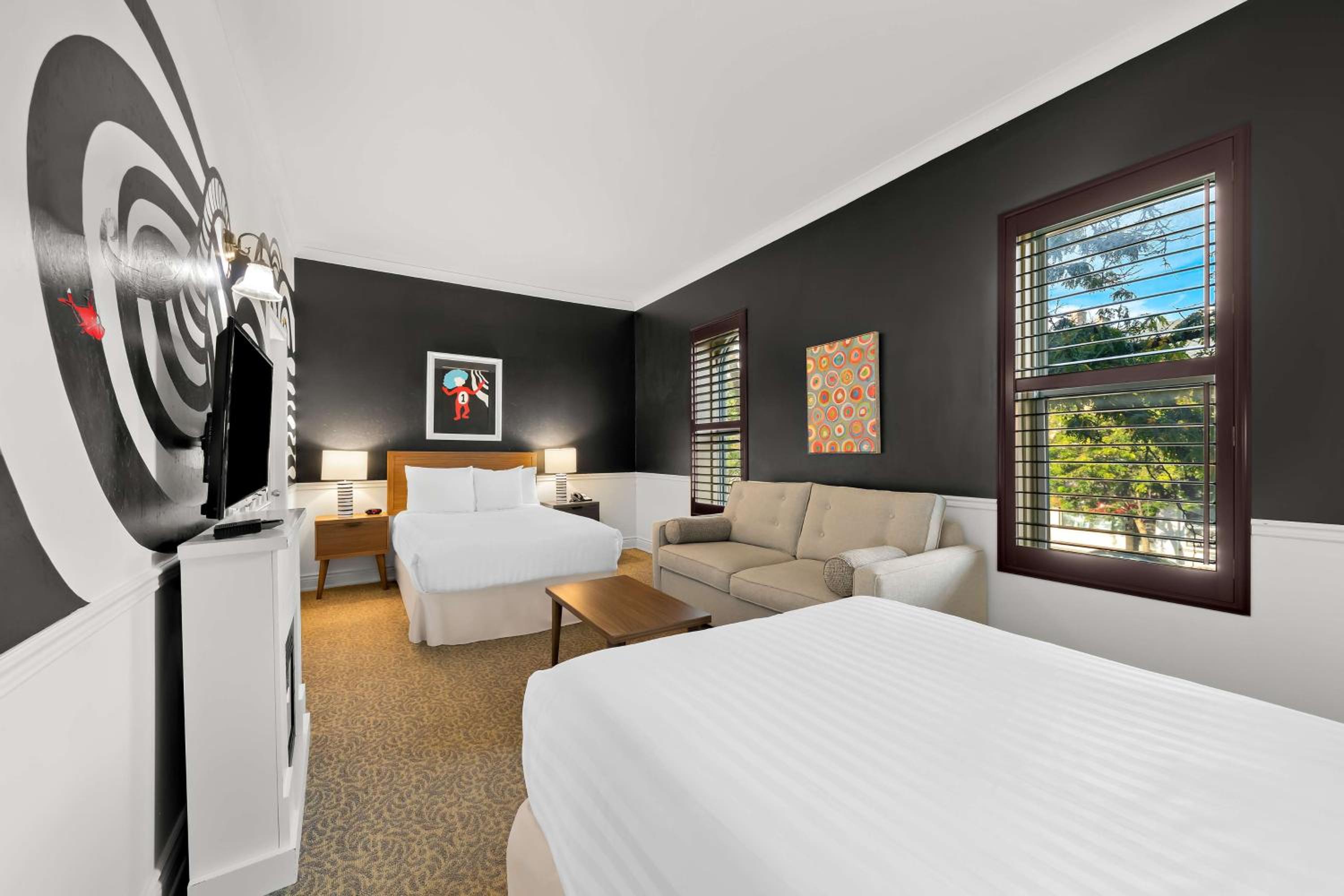 Suite with Two Double Beds and Sitting Area - Non-Smoking photo 2