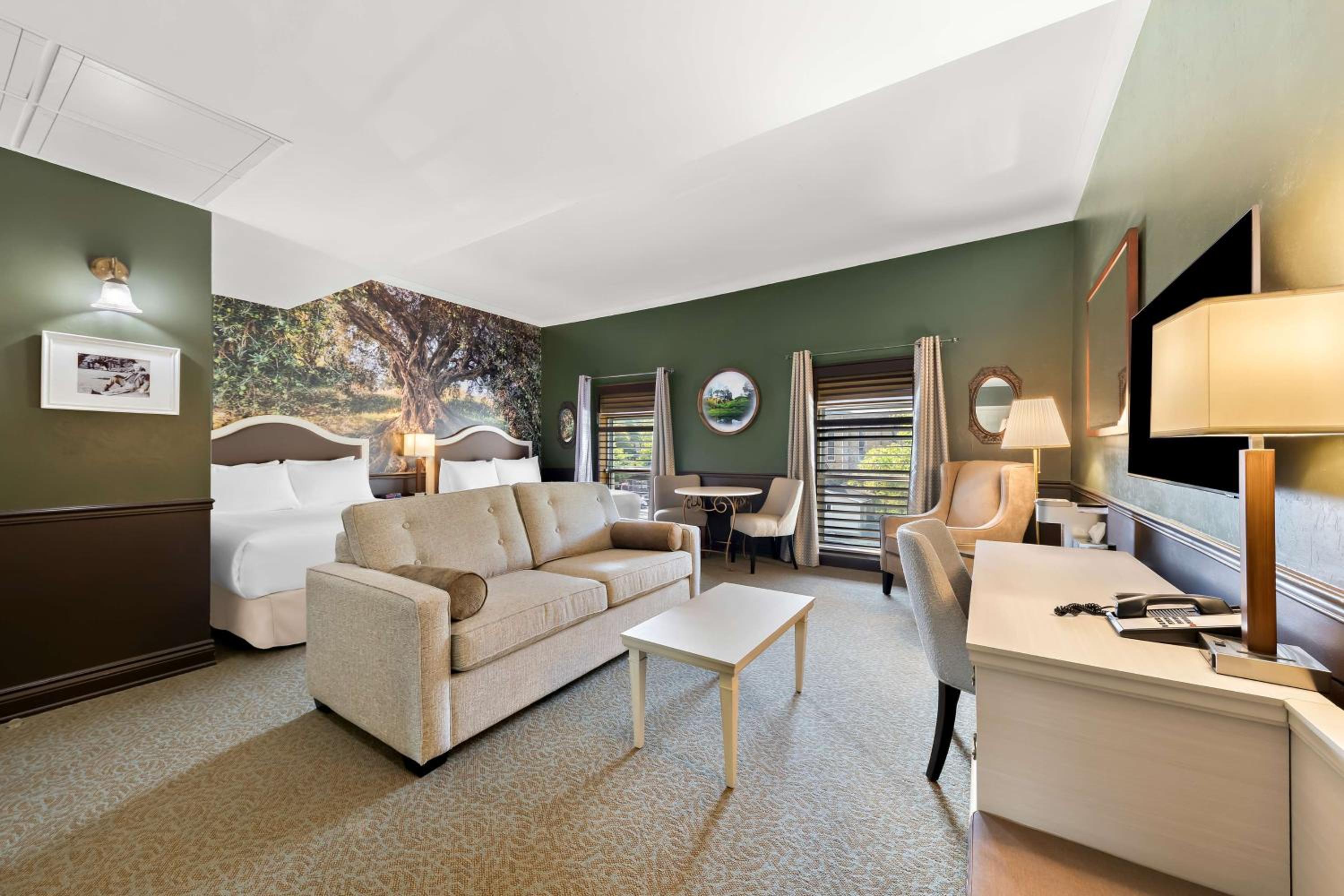 Suite with Two Queen Beds and Sitting Area - Non-Smoking photo 1