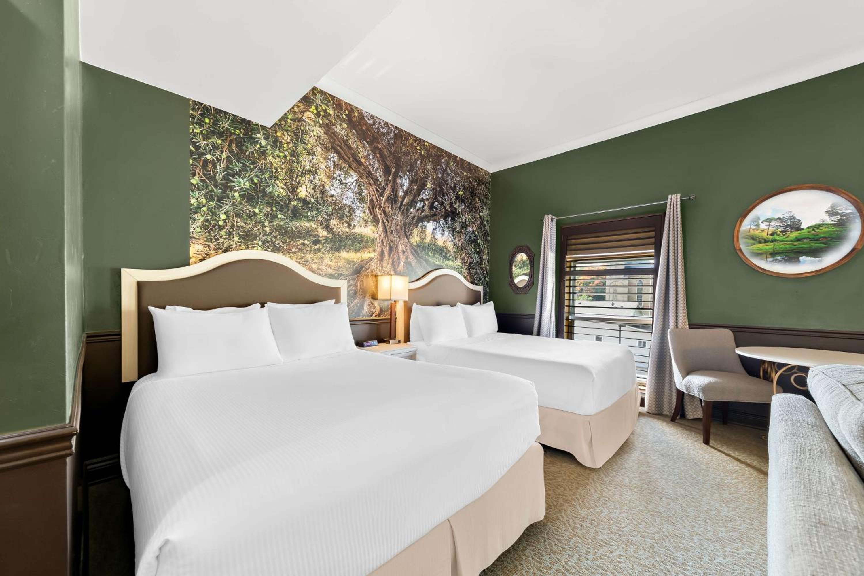 Suite with Two Queen Beds and Sitting Area - Non-Smoking photo 2