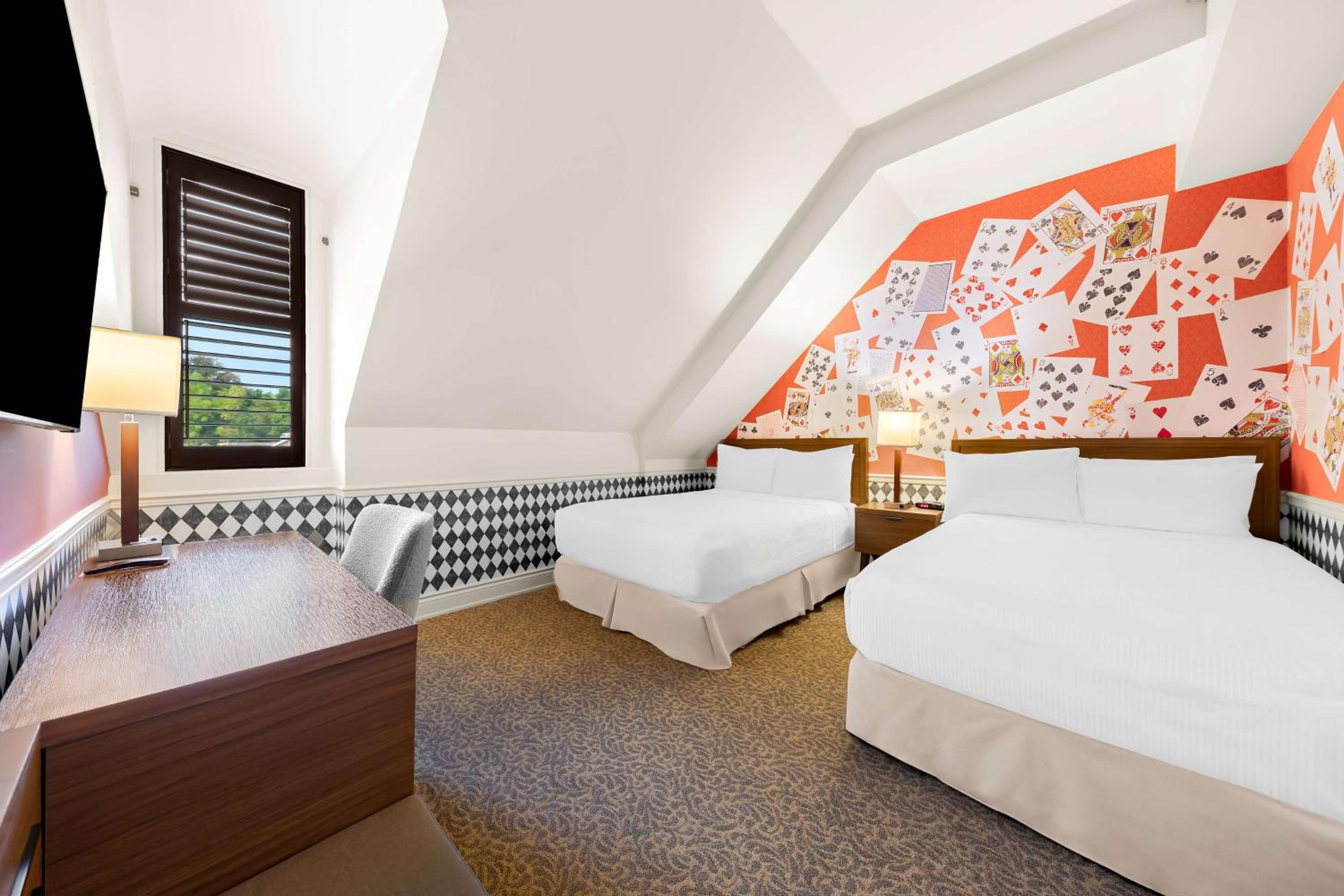 Suite with Two Double Beds and Living Area - Non-Smoking photo 2