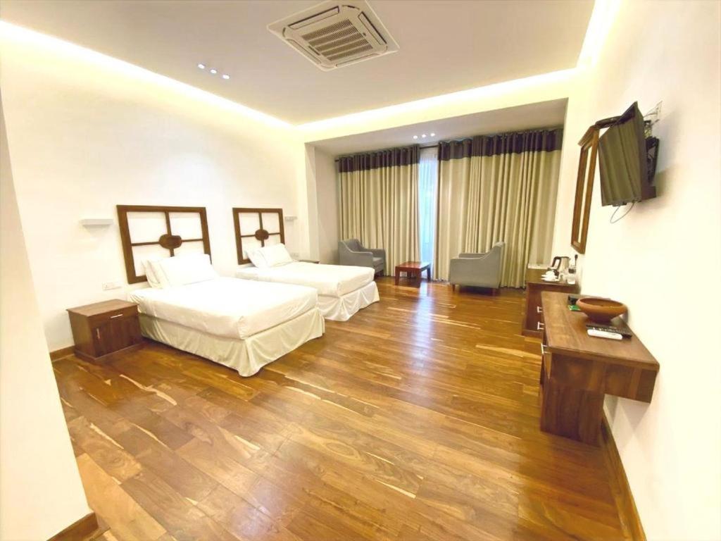 Deluxe Double Room with Balcony photo 2