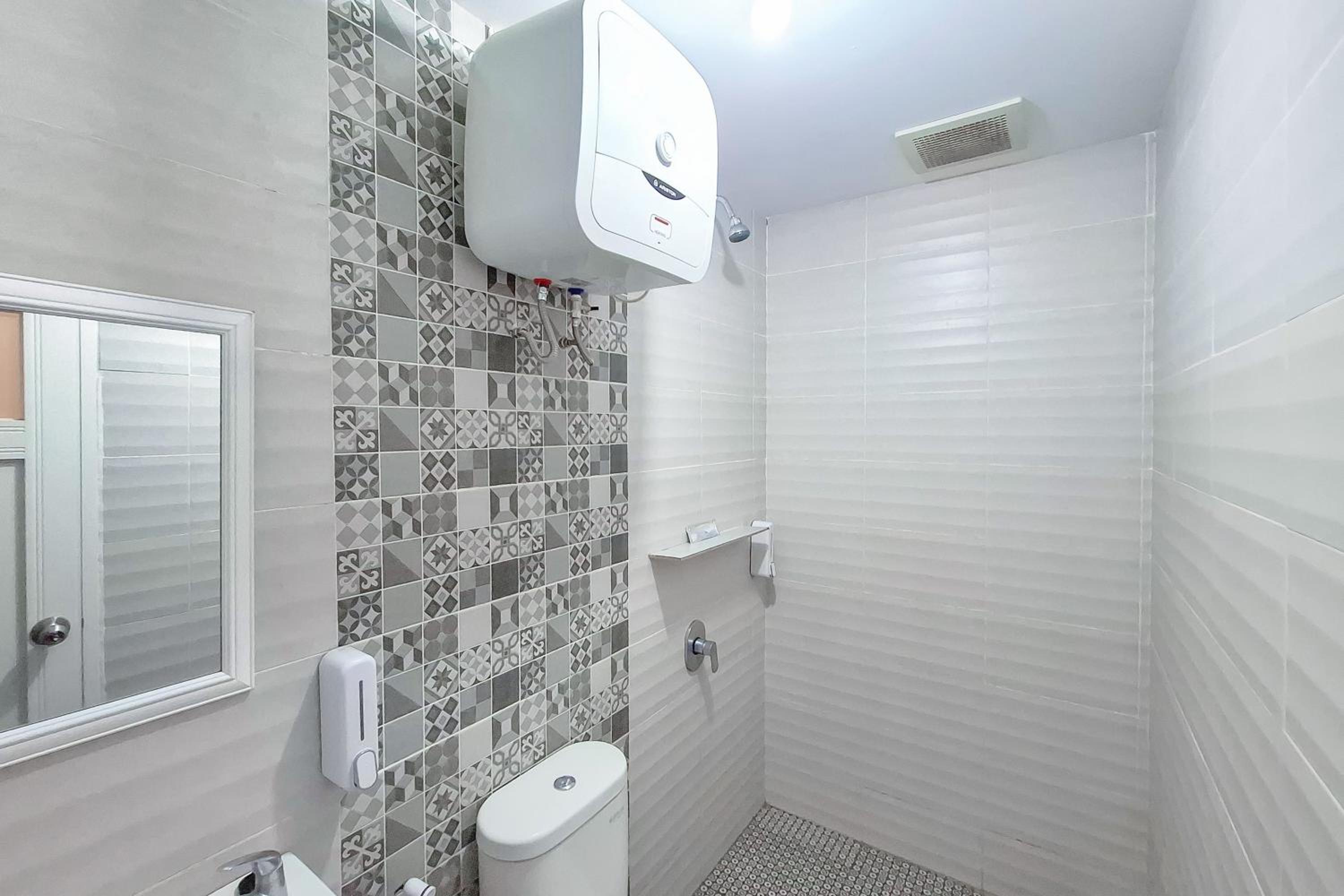 Standard Twin Room - Photo 8