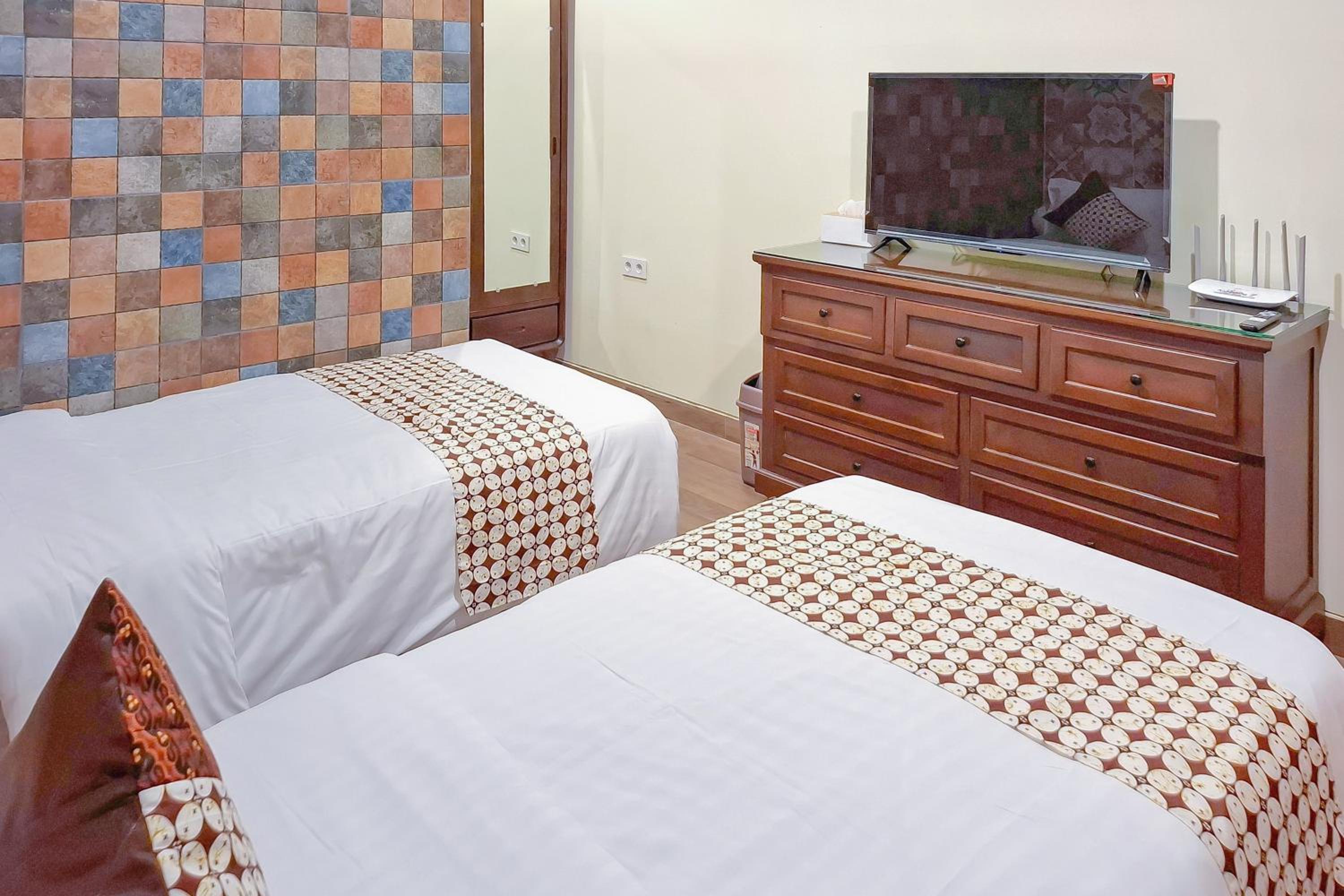 Standard Twin Room - Photo 7
