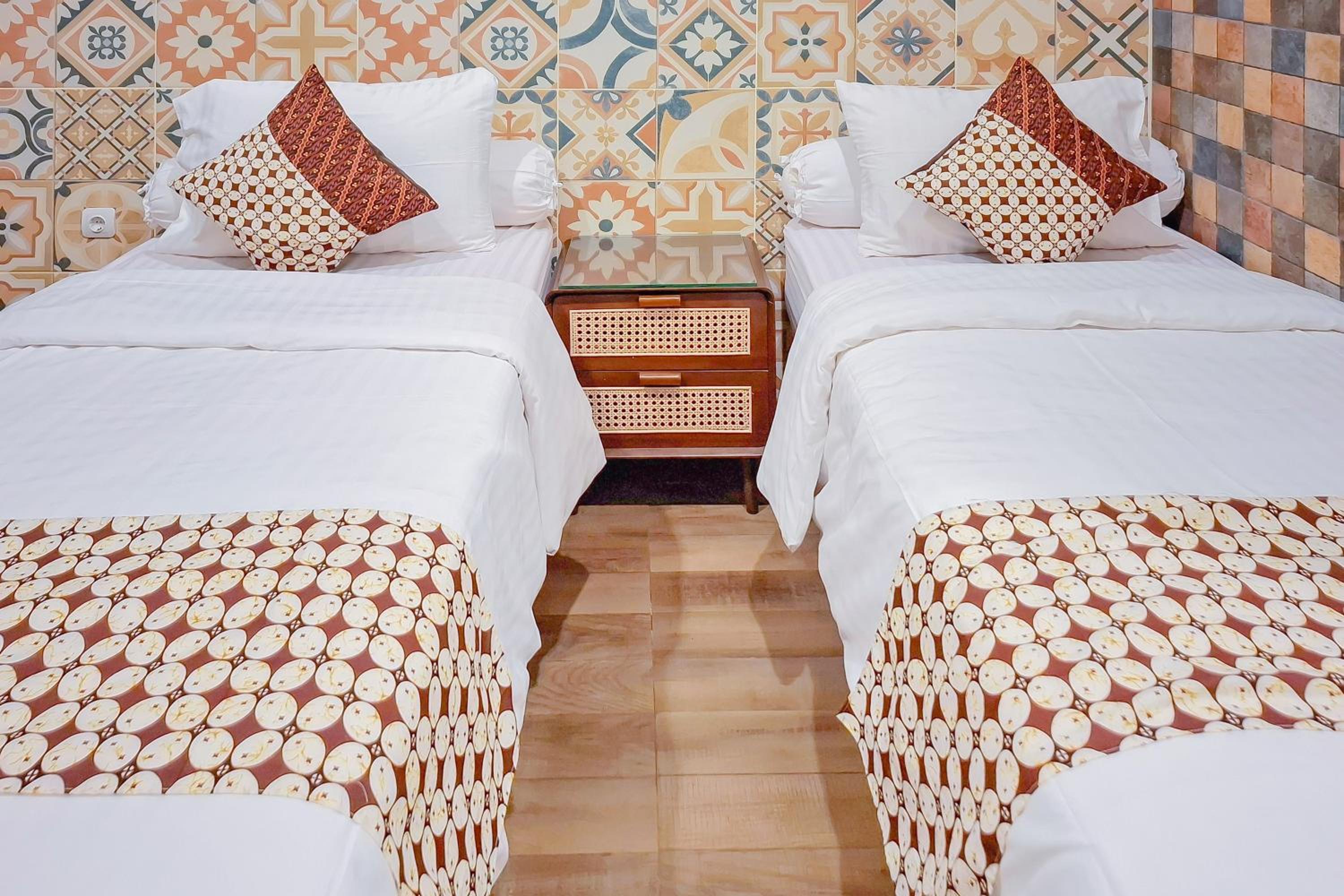 Standard Twin Room - Photo 5