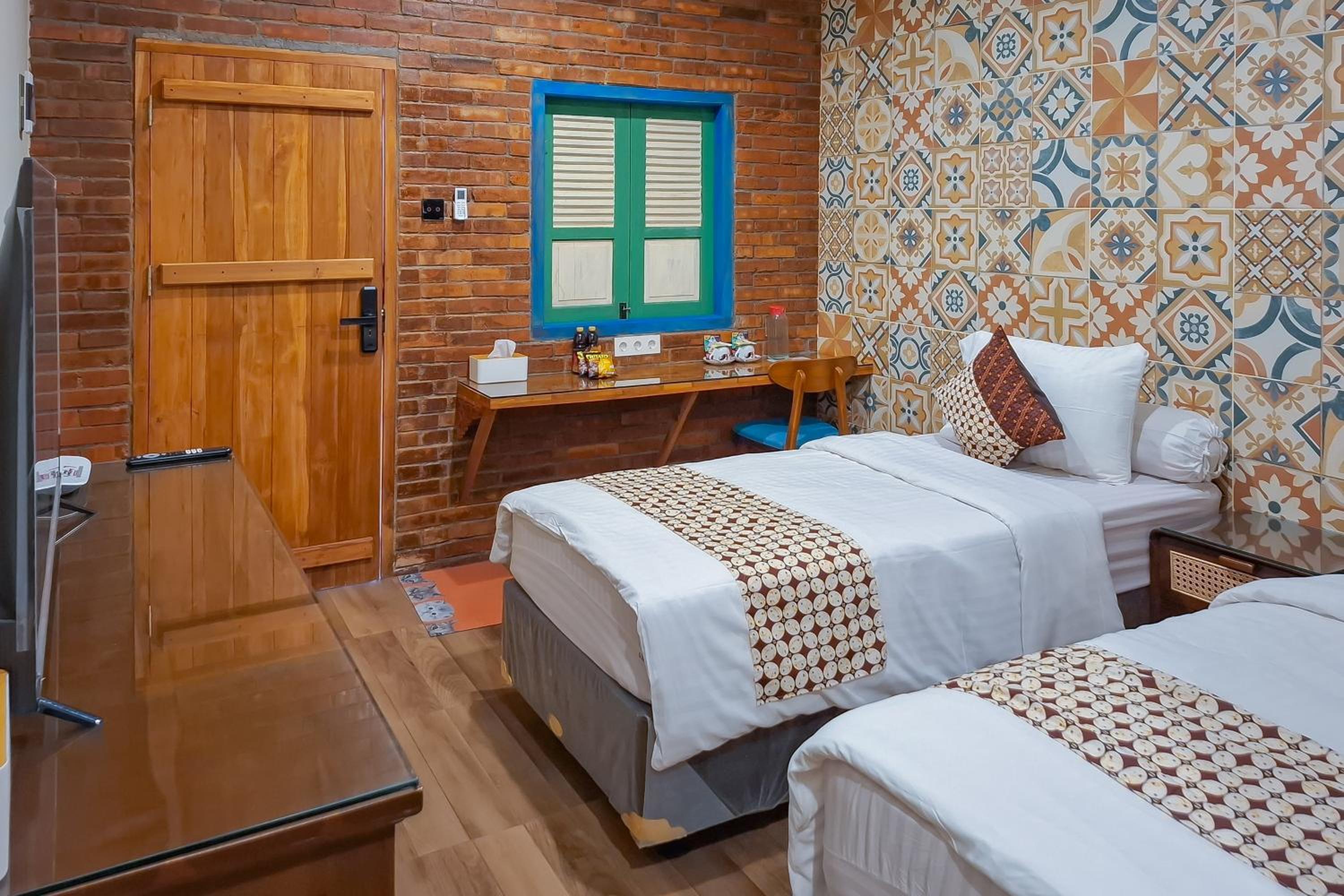 Standard Twin Room - Photo 4