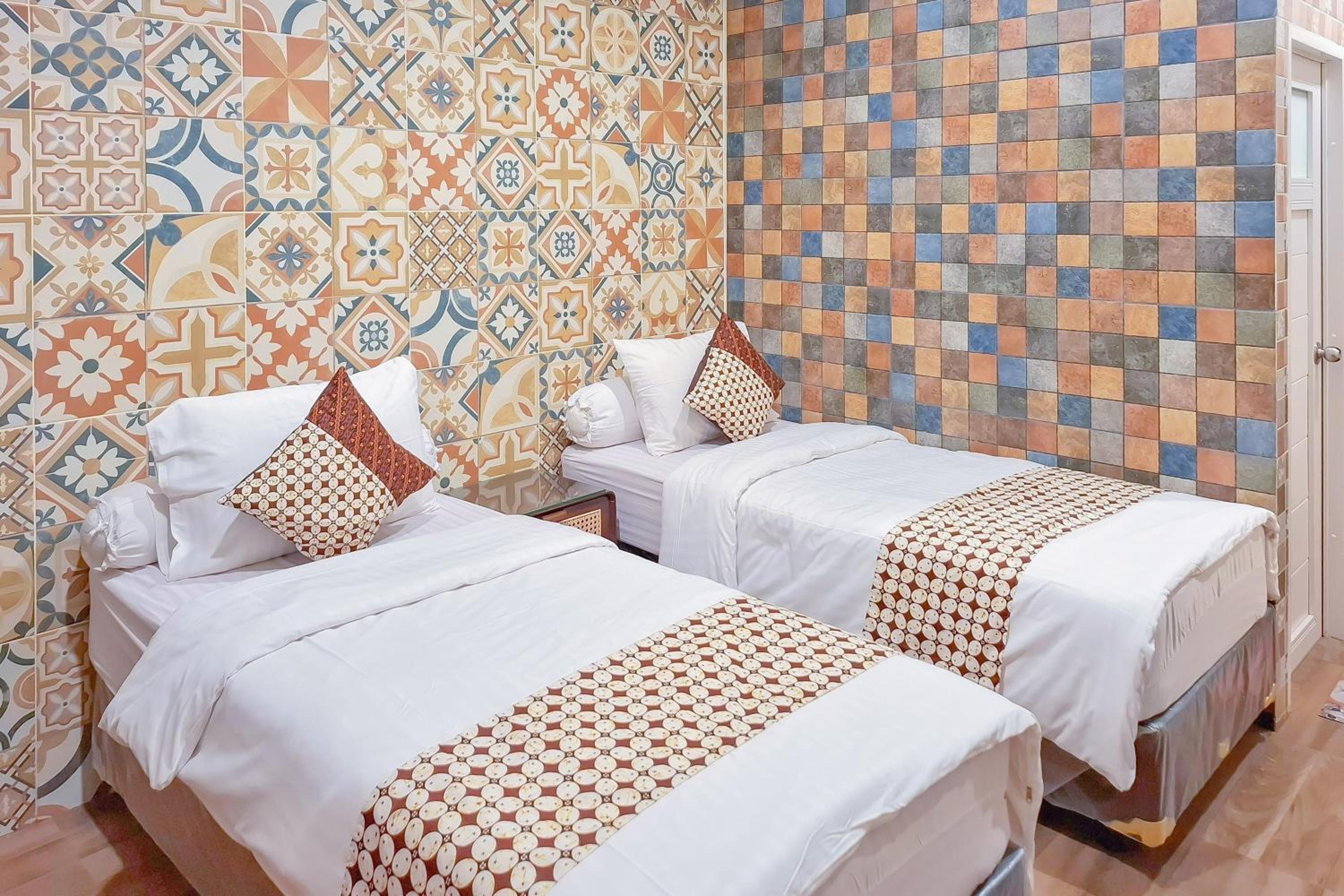 Standard Twin Room - Photo 3