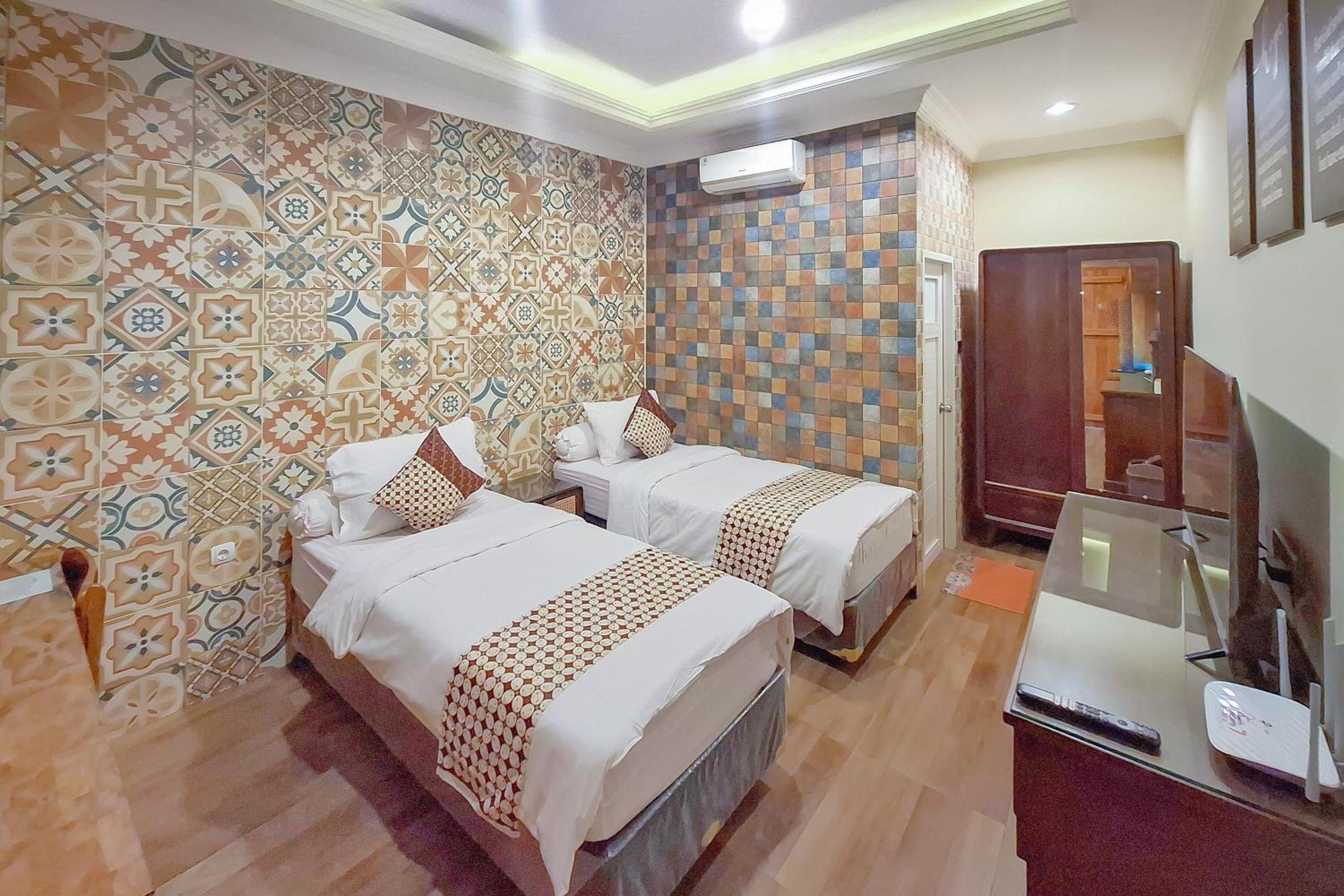 Standard Twin Room - Photo 1