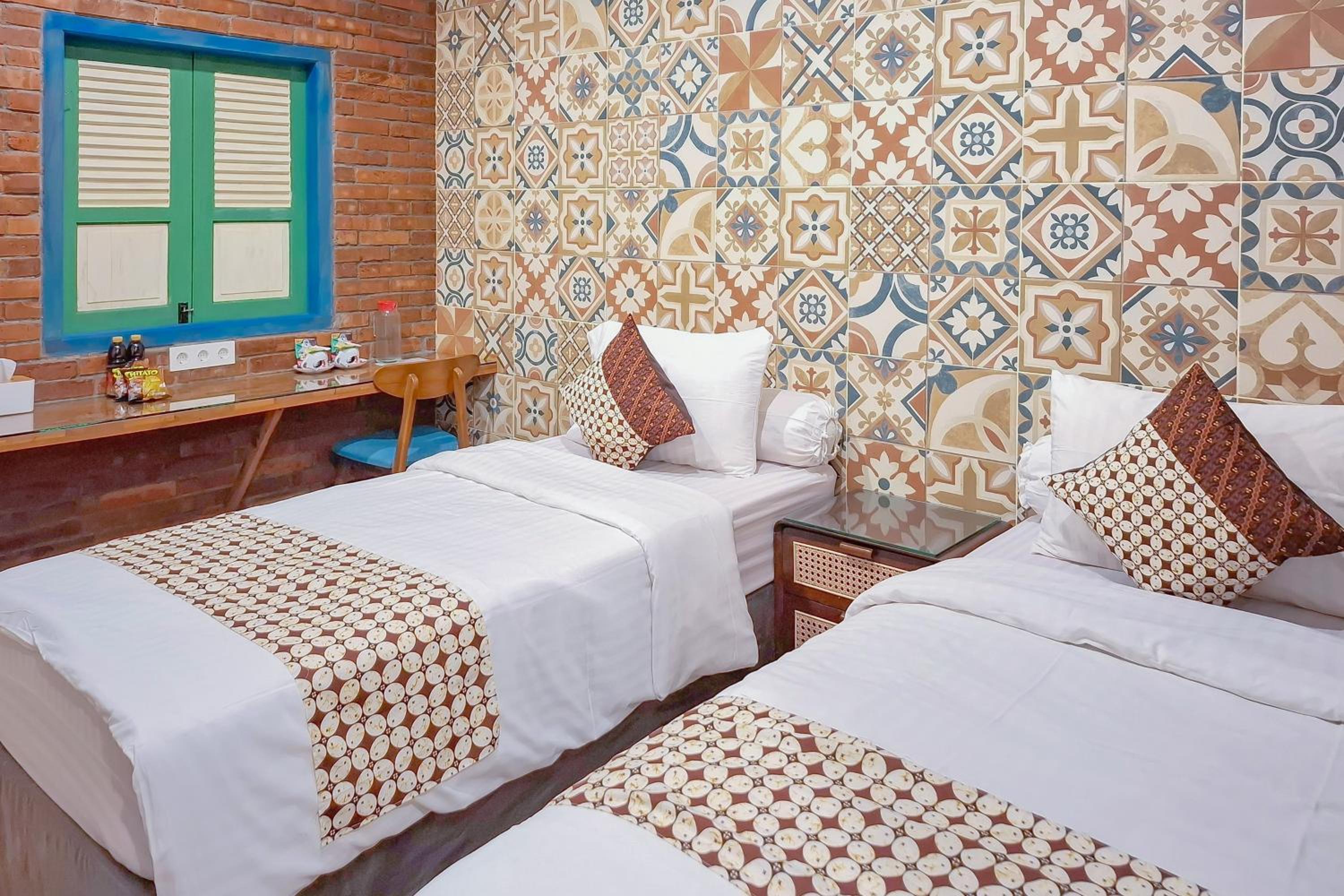 Standard Twin Room - Photo 2