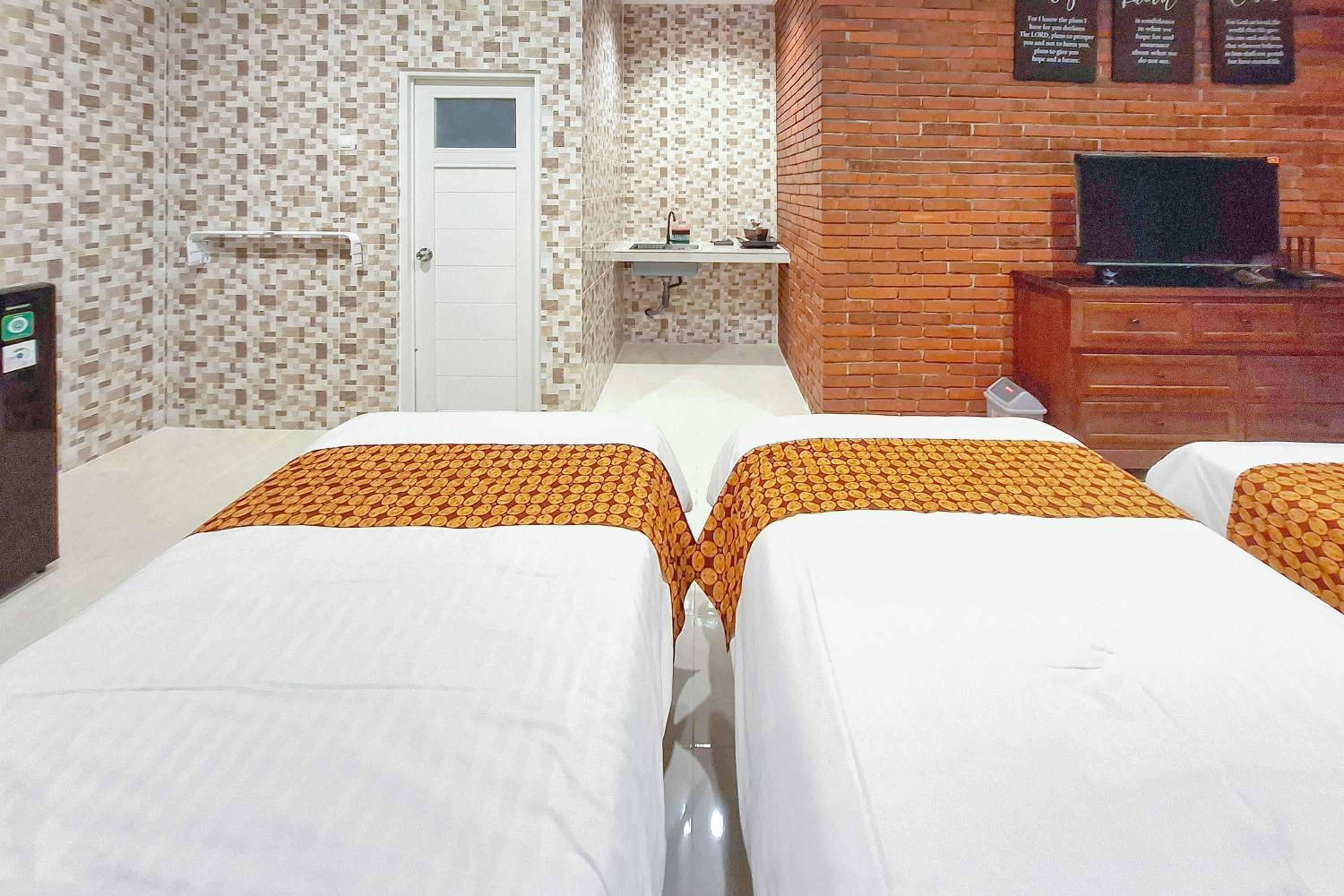 Suite - Photo 9