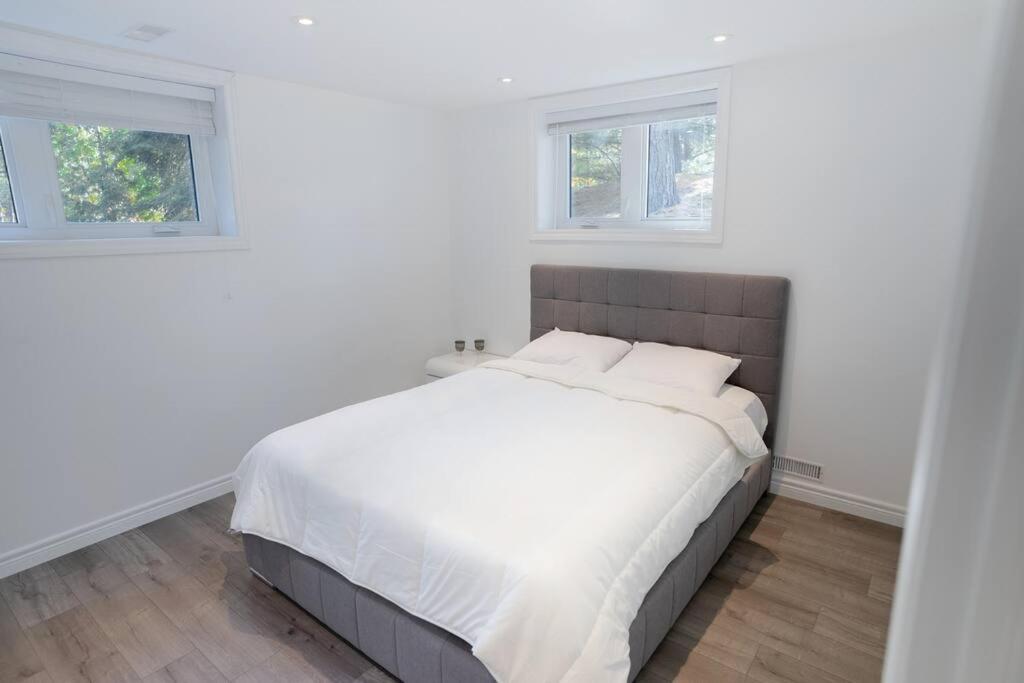 Five-Bedroom House photo 3