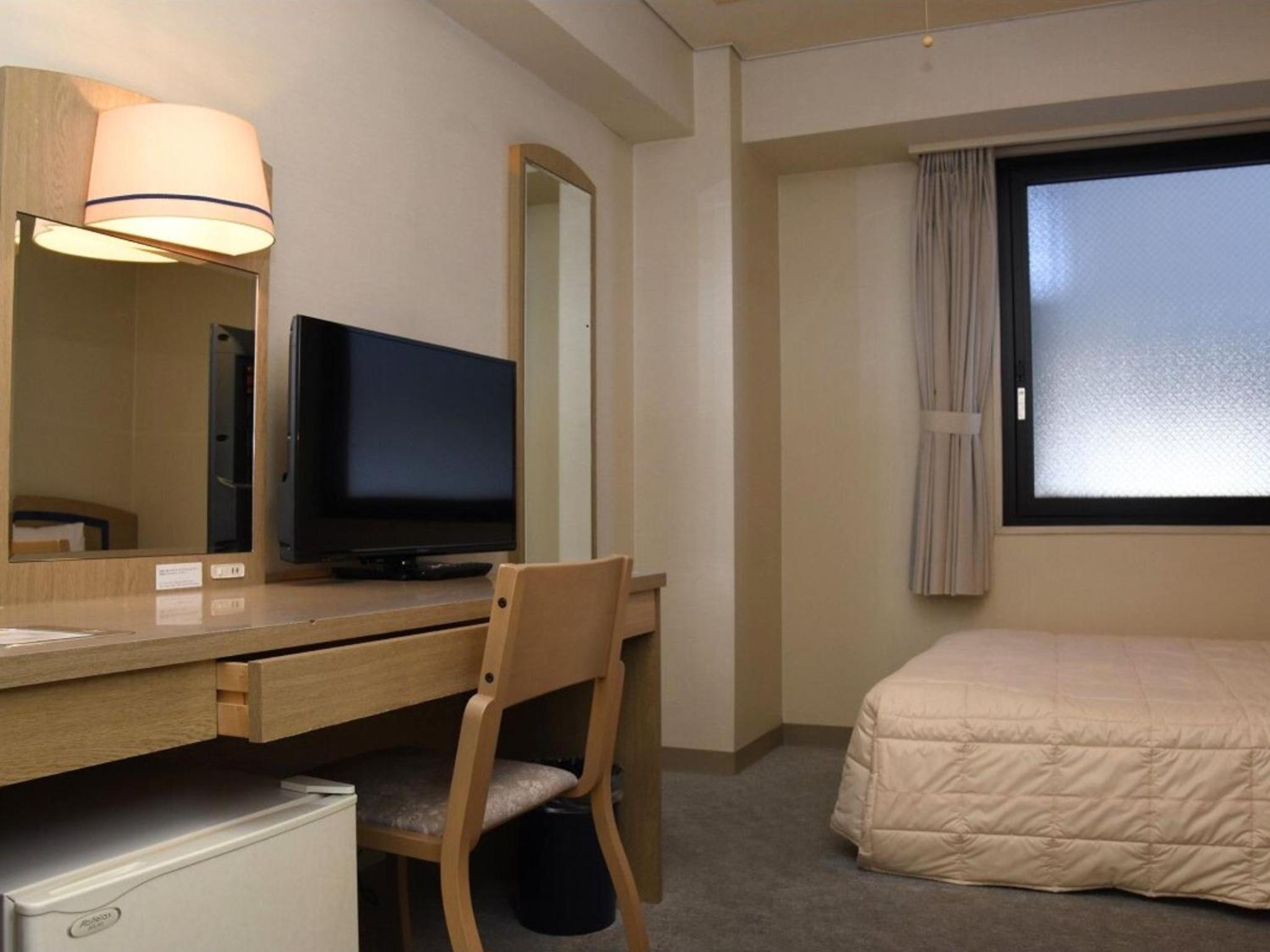 Single Room - Smoking photo 3