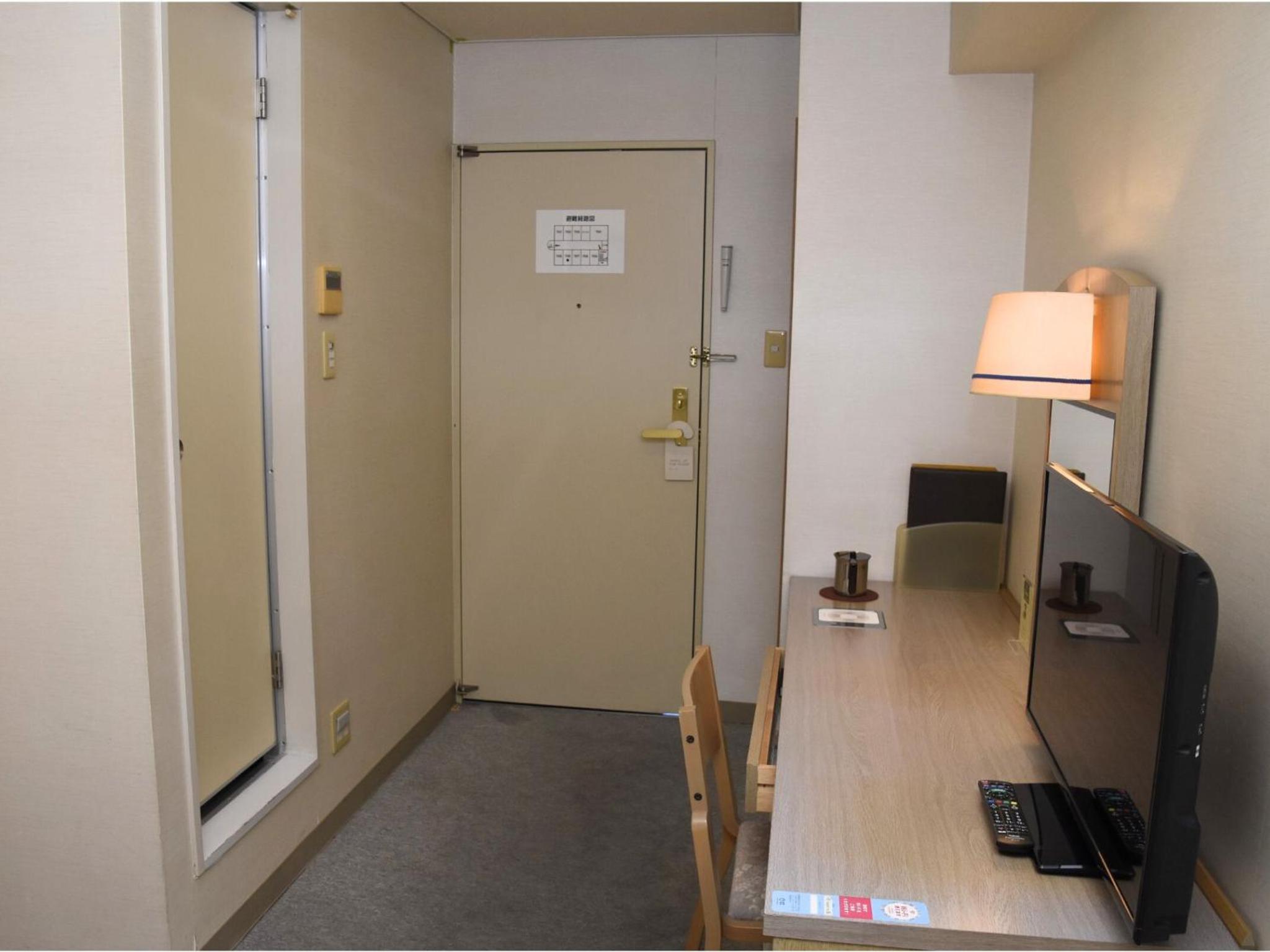 Single Room - Non-Smoking photo 3