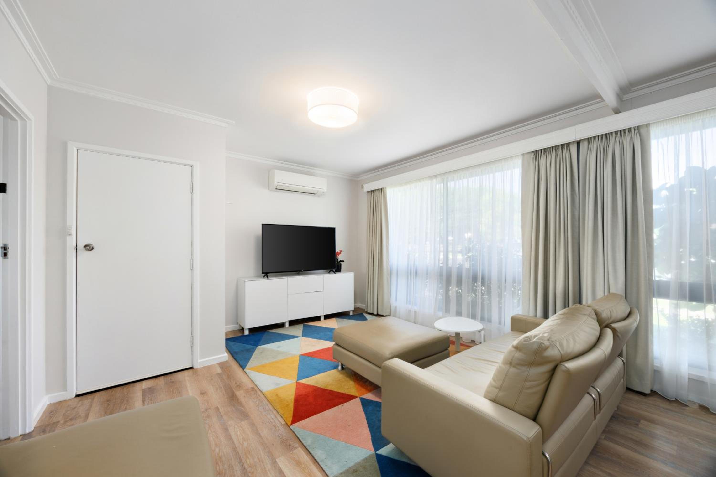 Three-Bedroom Apartment photo 2