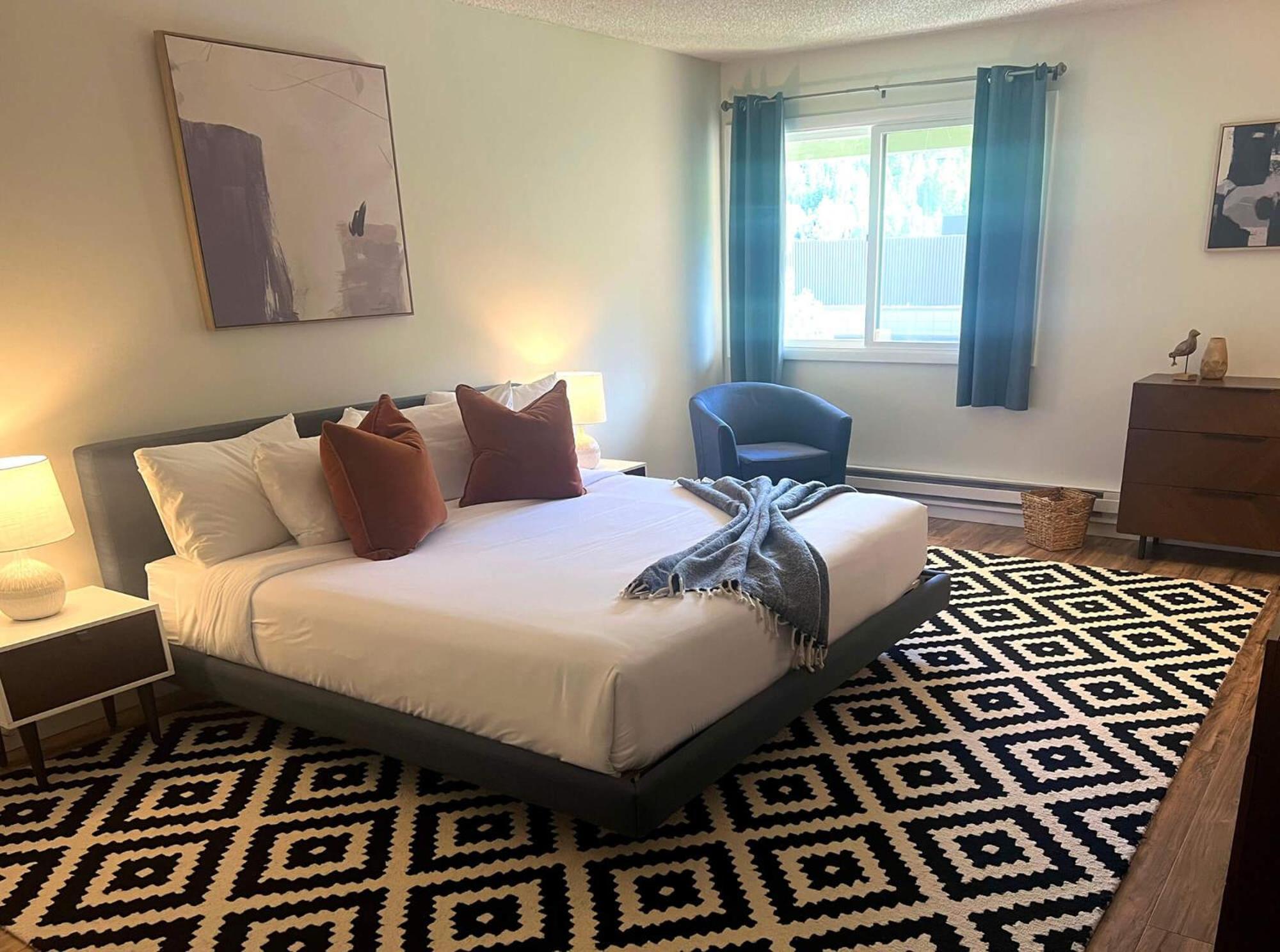 One-Bedroom Apartment With Balcony And Mountain View  