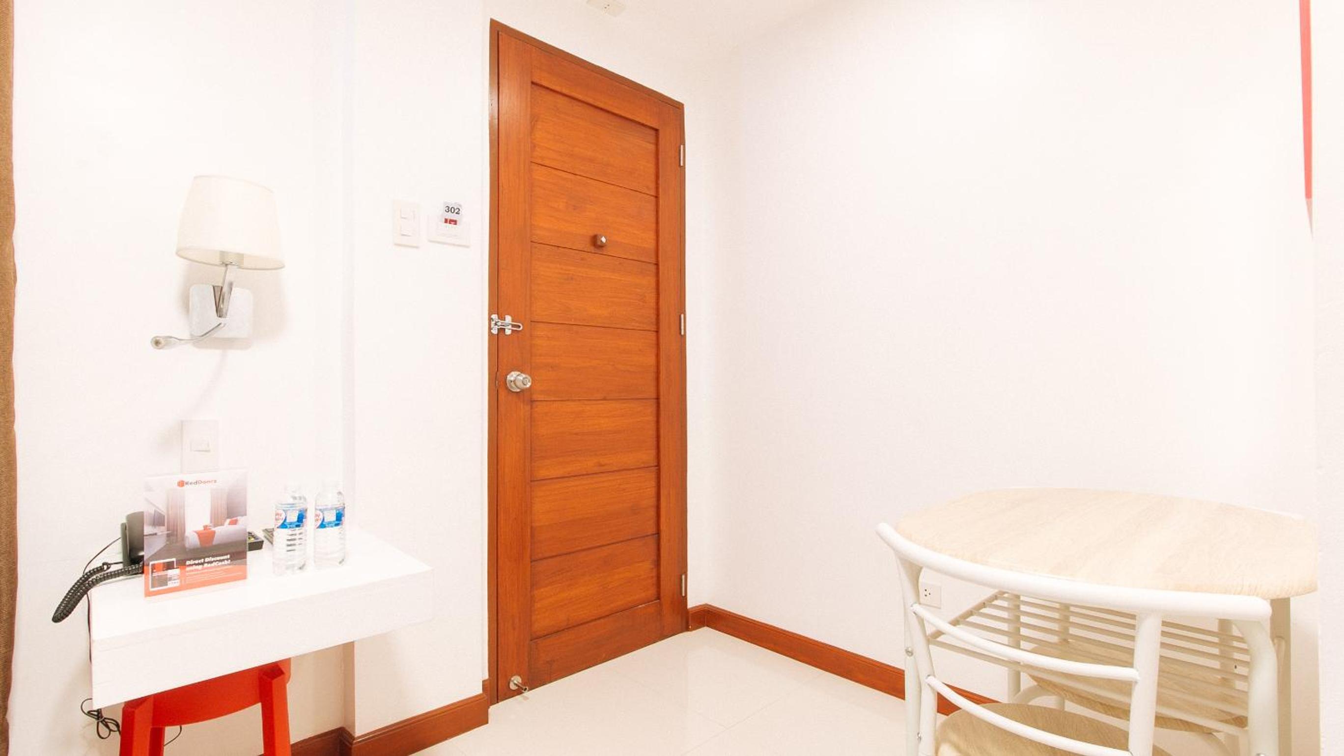 Deluxe Room - Photo 9