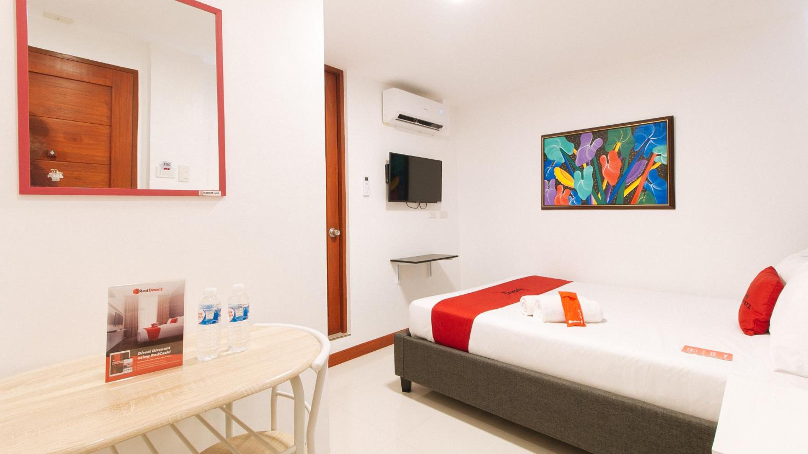 Deluxe Room - Photo 13