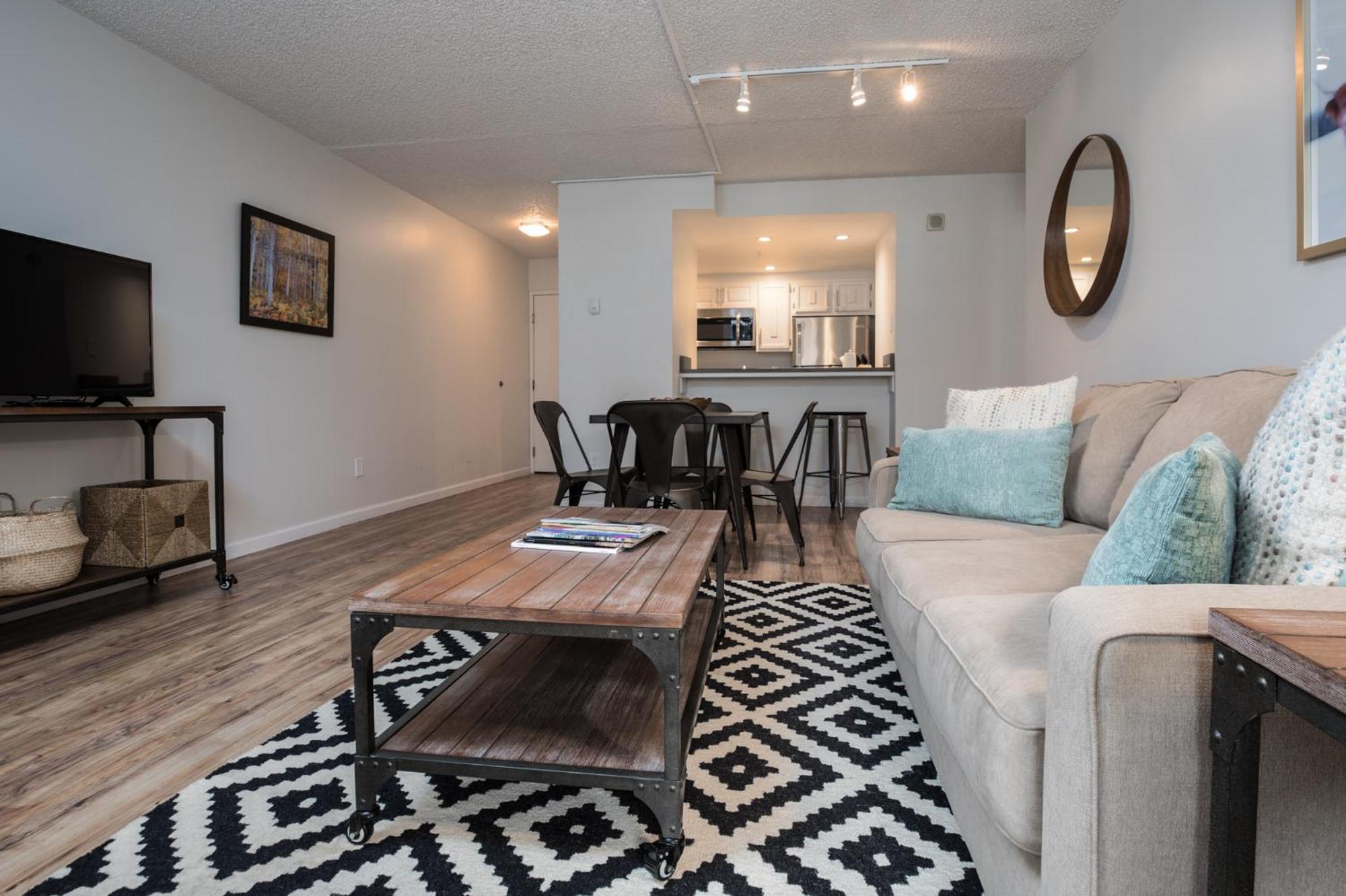 One-Bedroom Apartment With Valley View