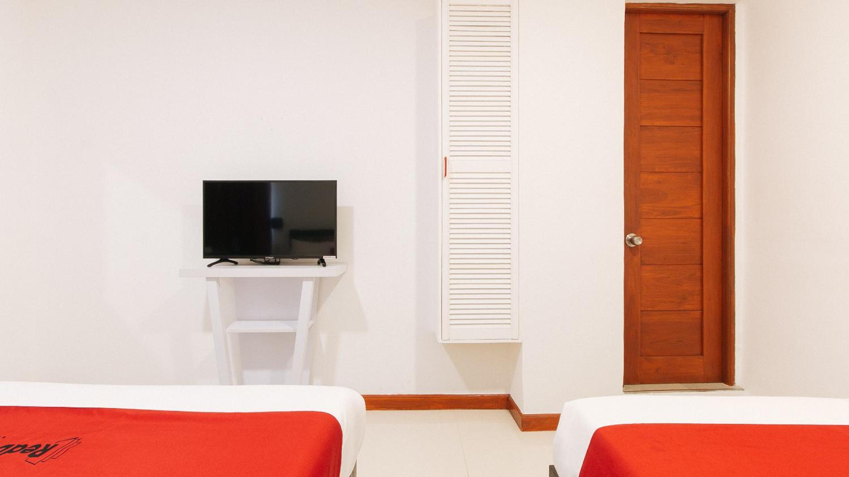 Deluxe Family Room - Photo 9