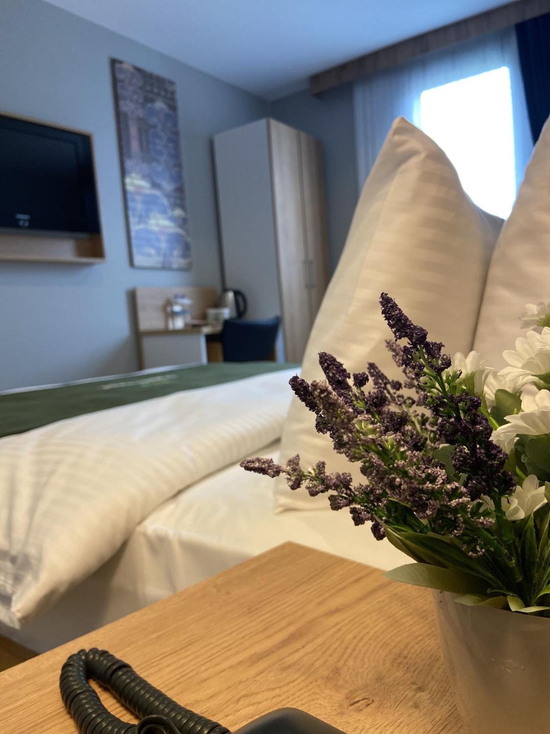 Deluxe Double Room - Photo 14