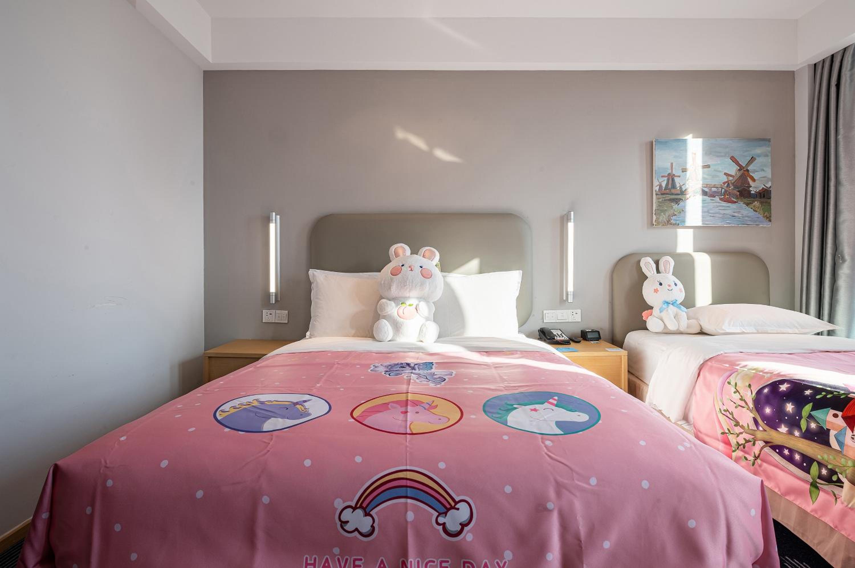 Standard Room with Two Queen Beds photo 3