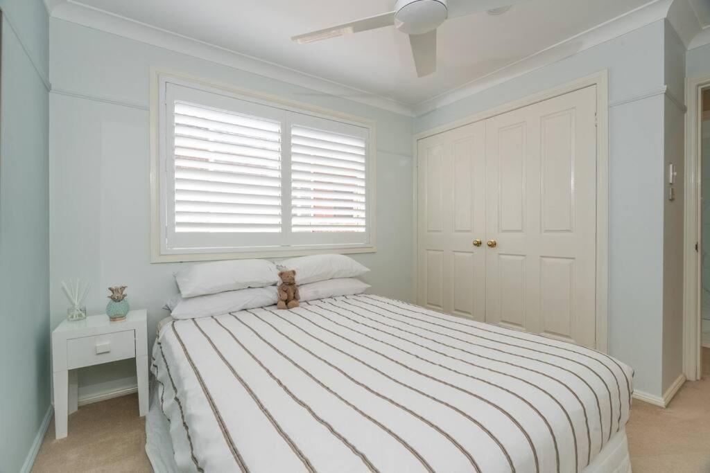 Three-Bedroom House photo 2