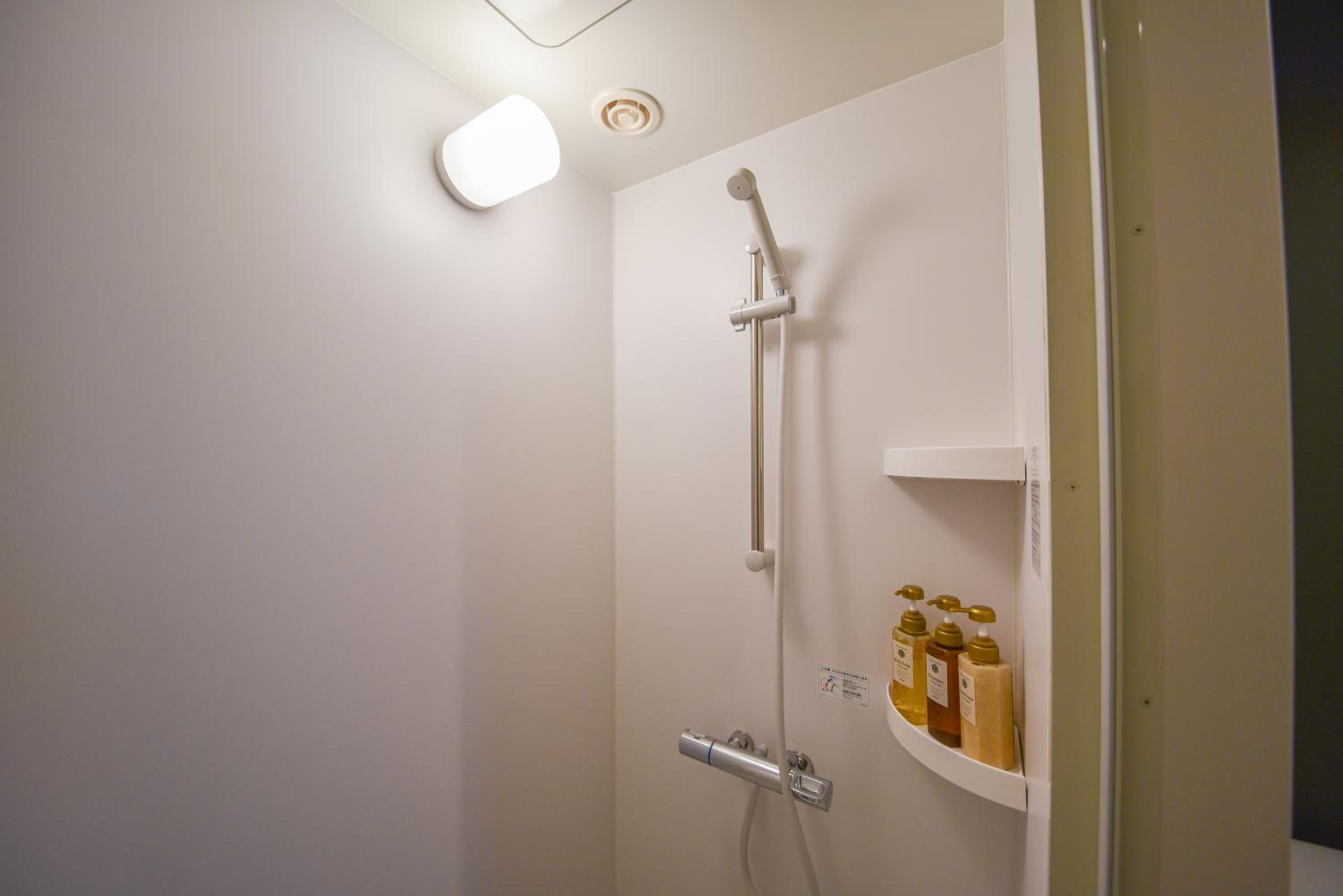Twin Room with Private Bathroom photo 3