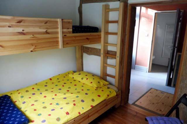 Two-Bedroom Apartment with Shower  photo 2