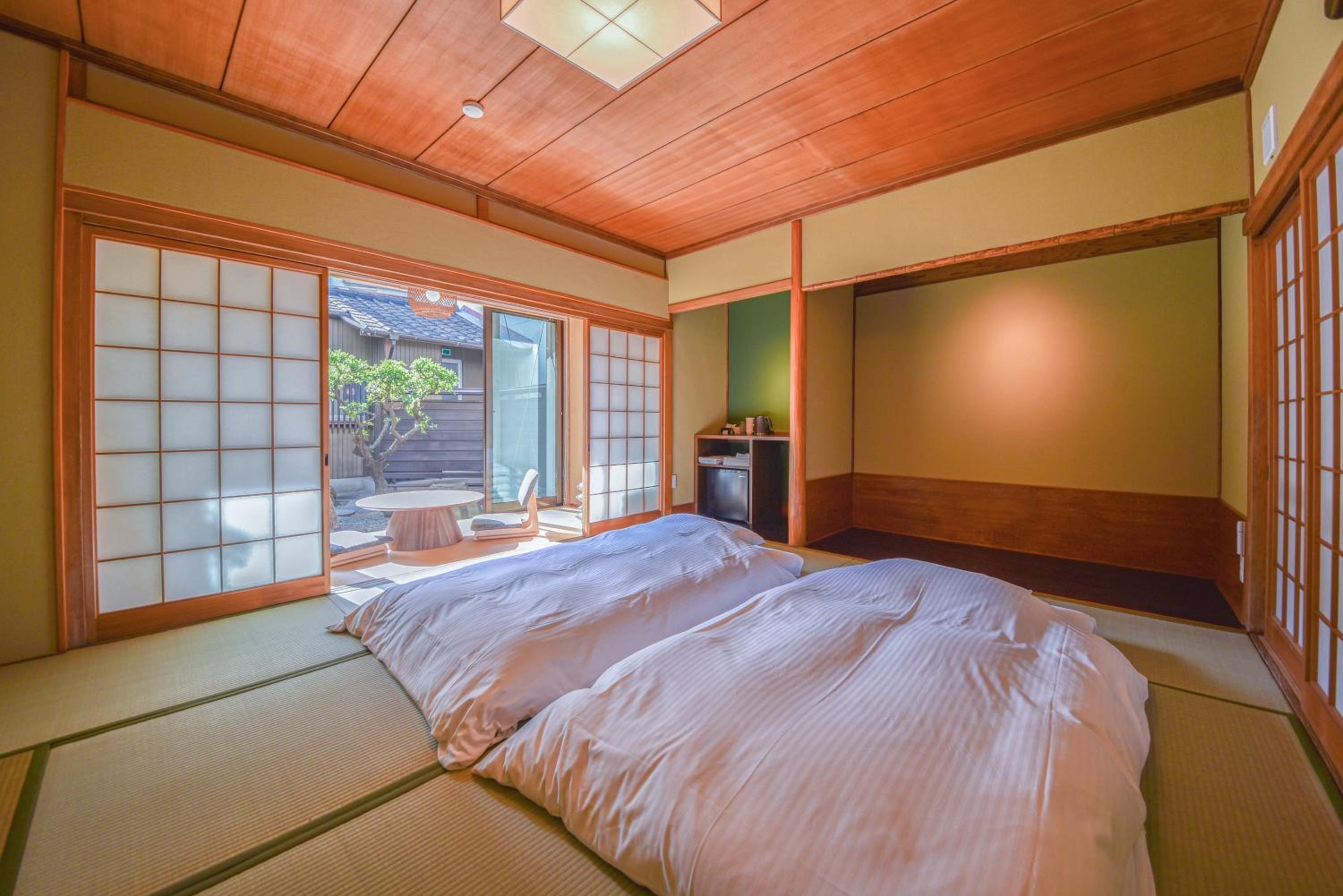 Quadruple Room with Private Bathroom photo 2