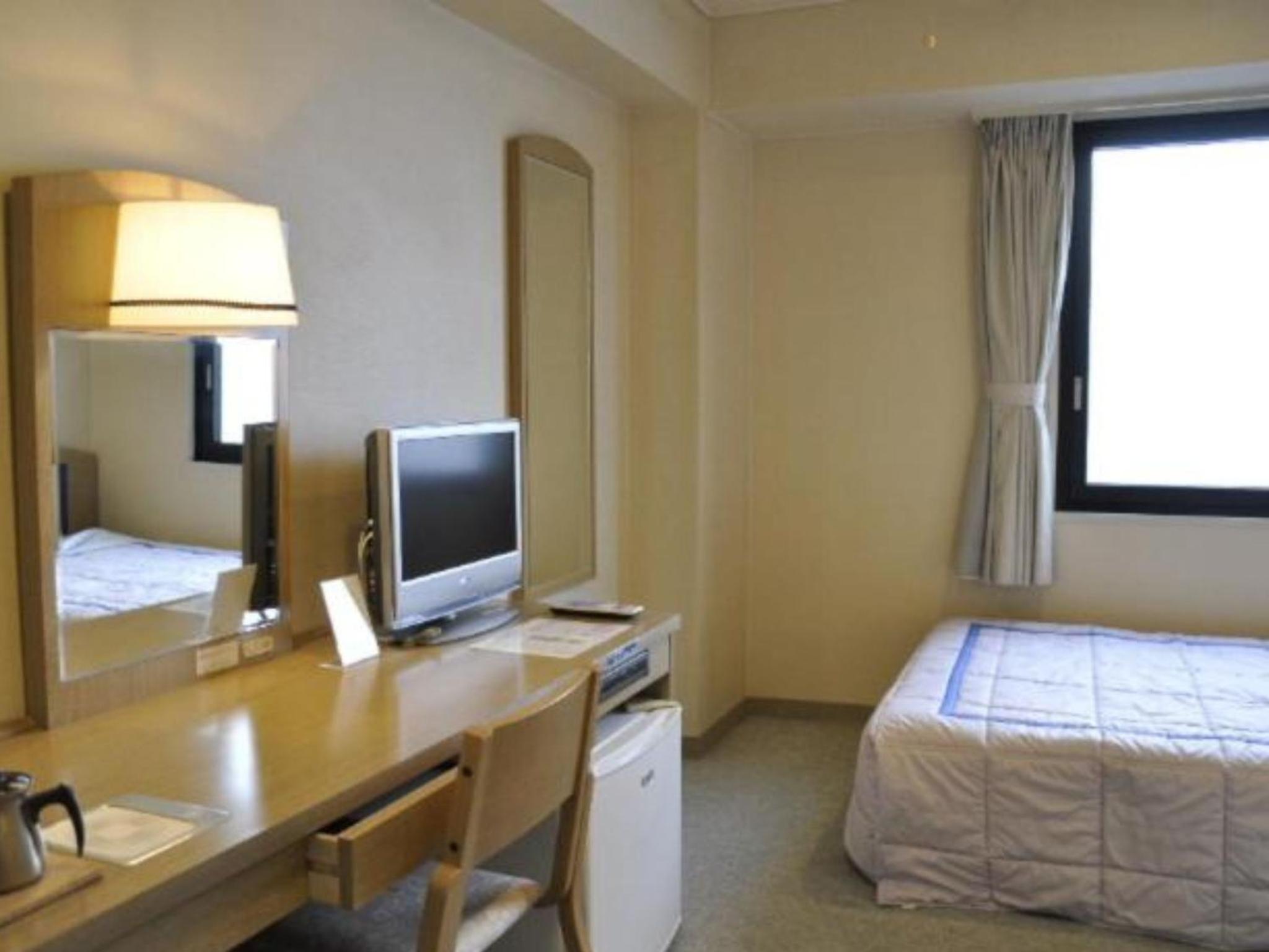 Single Room - Smoking photo 3