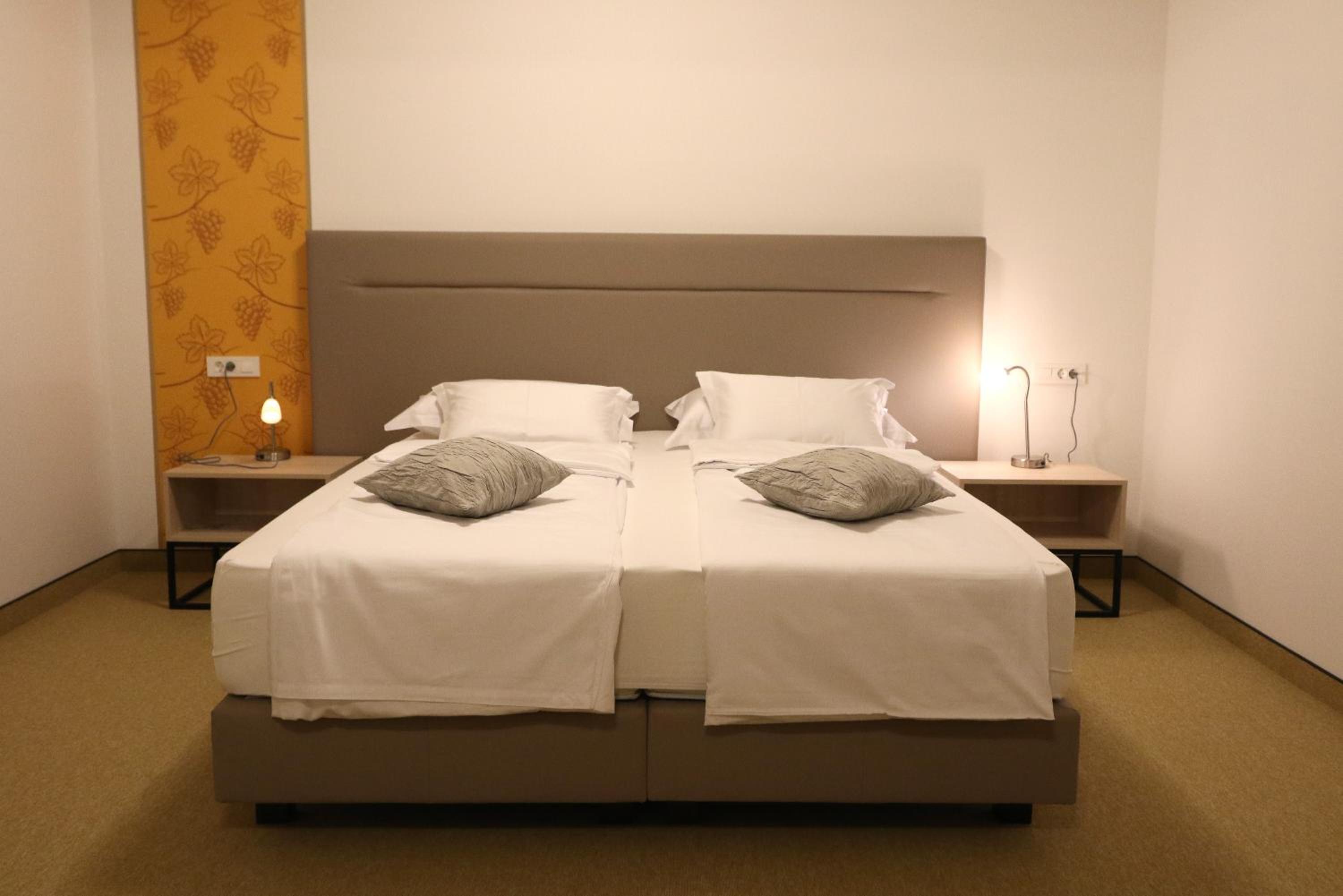Deluxe Double Room with Bath photo 1