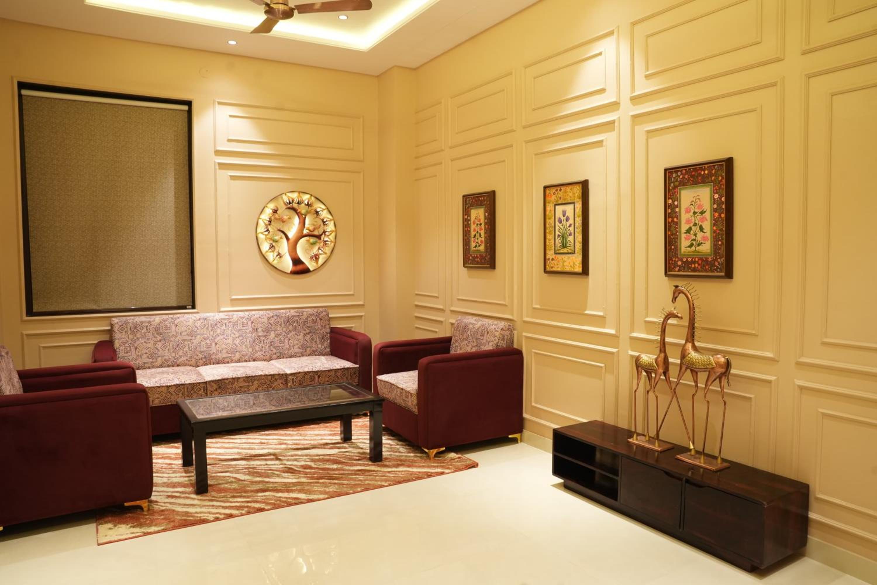 Suite: Enjoy Happy Hours with 2+1 offer on Alcoholic Beverages, Early Check-In/ Late Check-Out upto 2 hours (subject to availability) - Photo 3