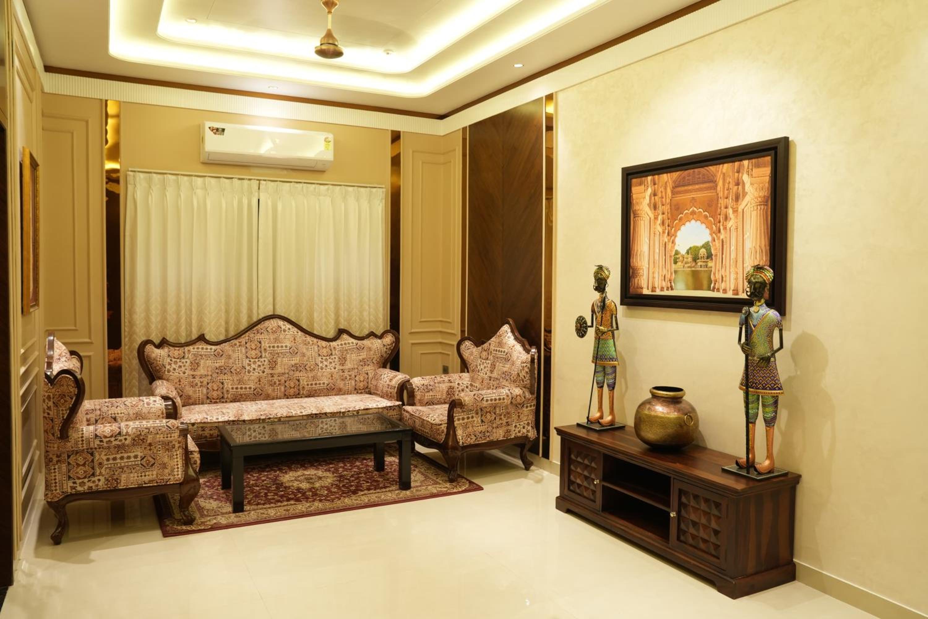 Suite: Enjoy Happy Hours with 2+1 offer on Alcoholic Beverages, Early Check-In/ Late Check-Out upto 2 hours (subject to availability) - Photo 1