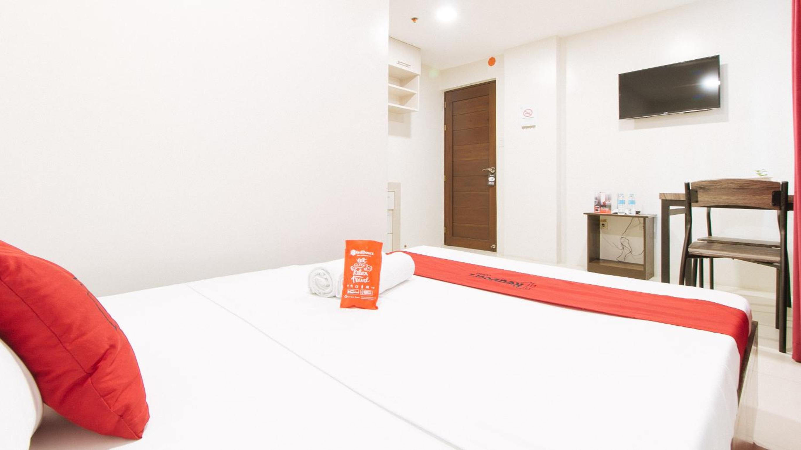 Deluxe Room - Photo 16