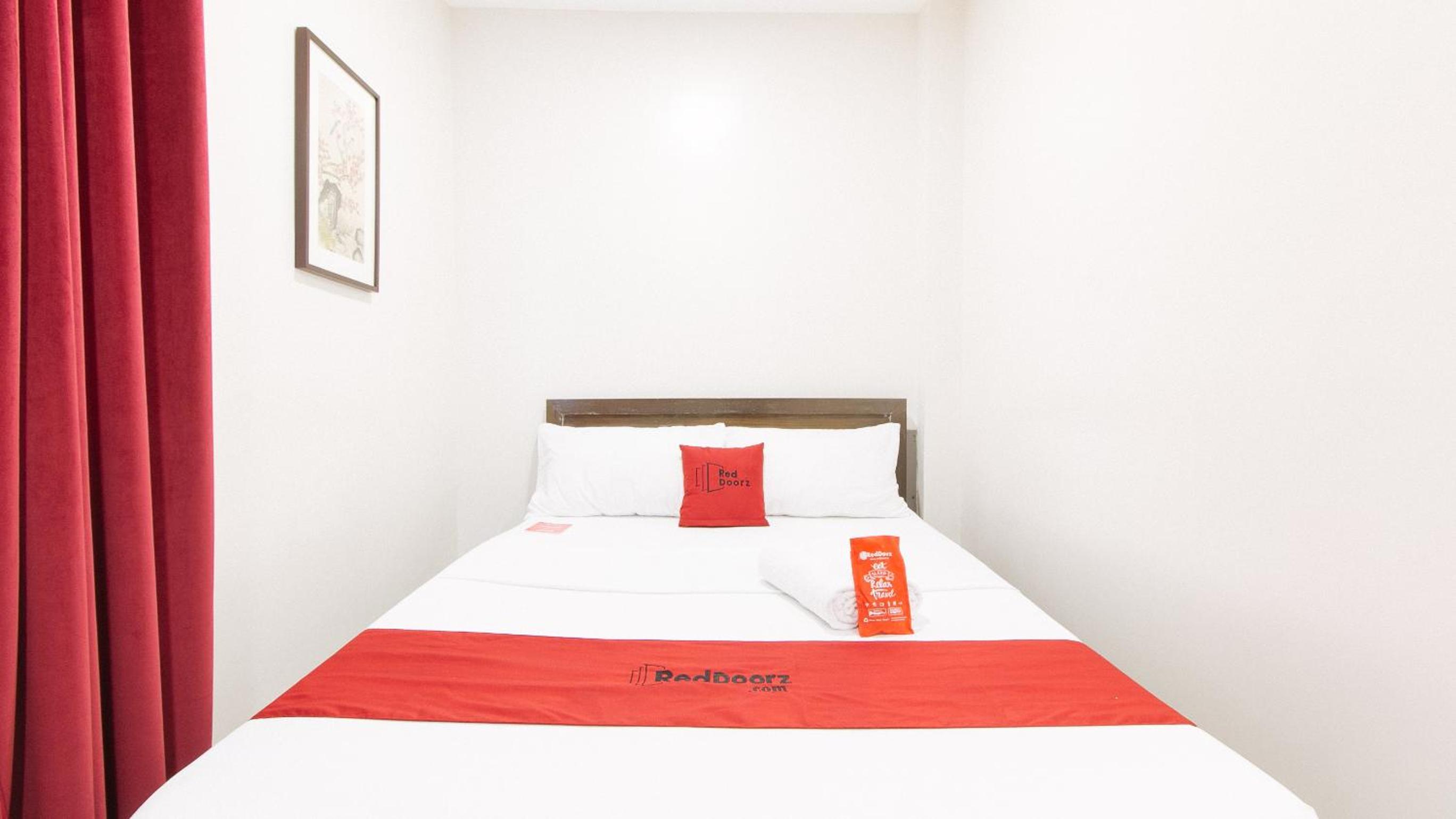 Deluxe Room - Photo 17
