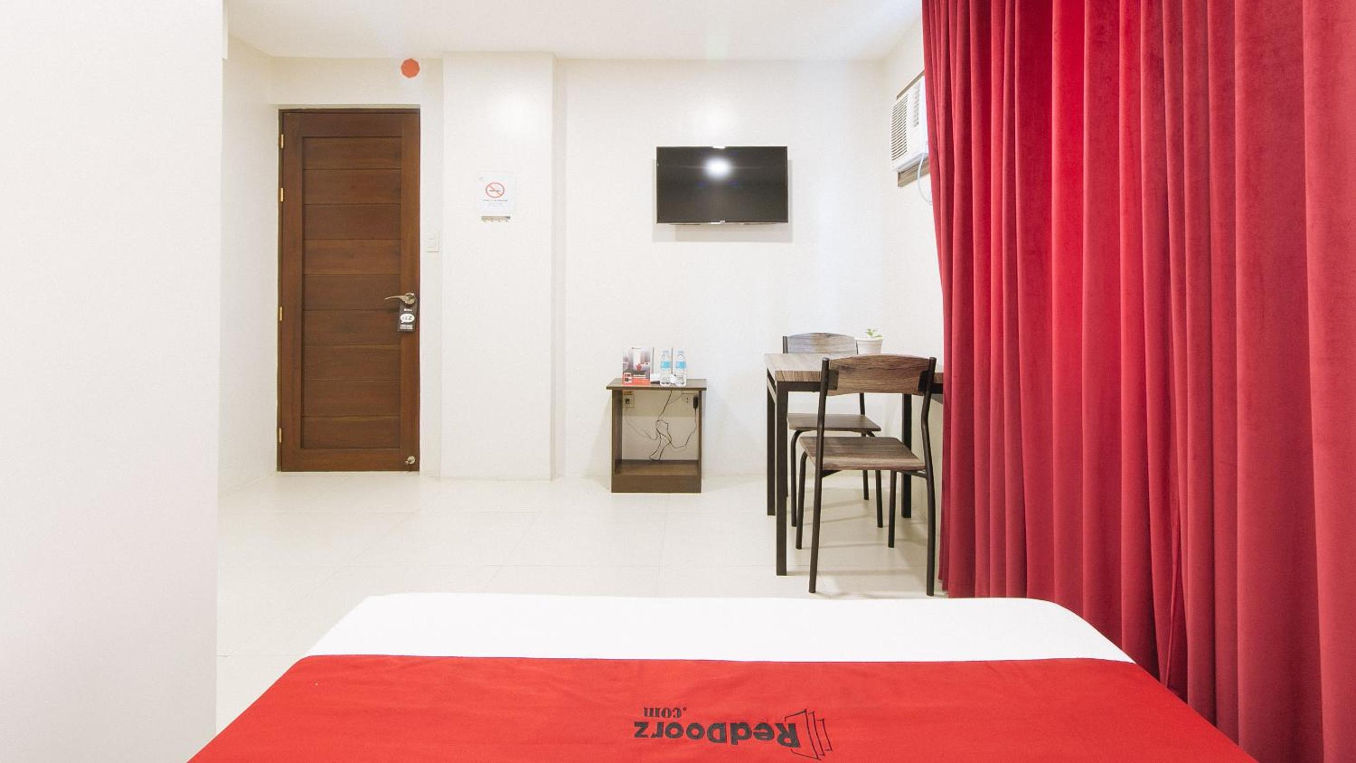 Deluxe Room - Photo 15
