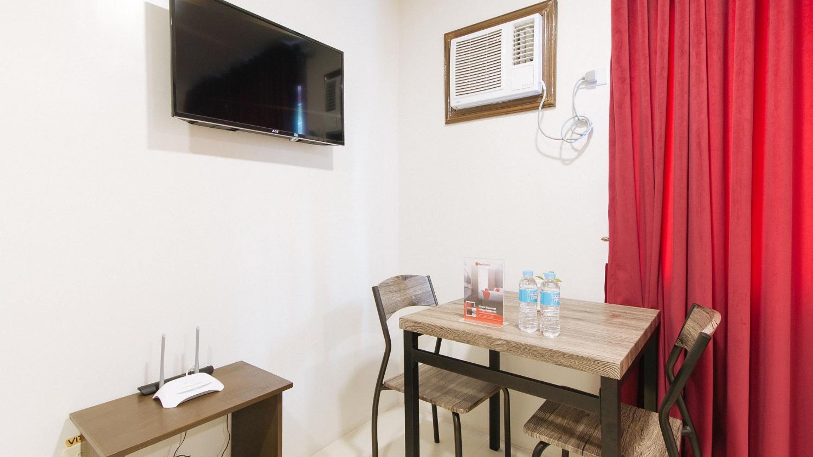 Deluxe Room - Photo 12