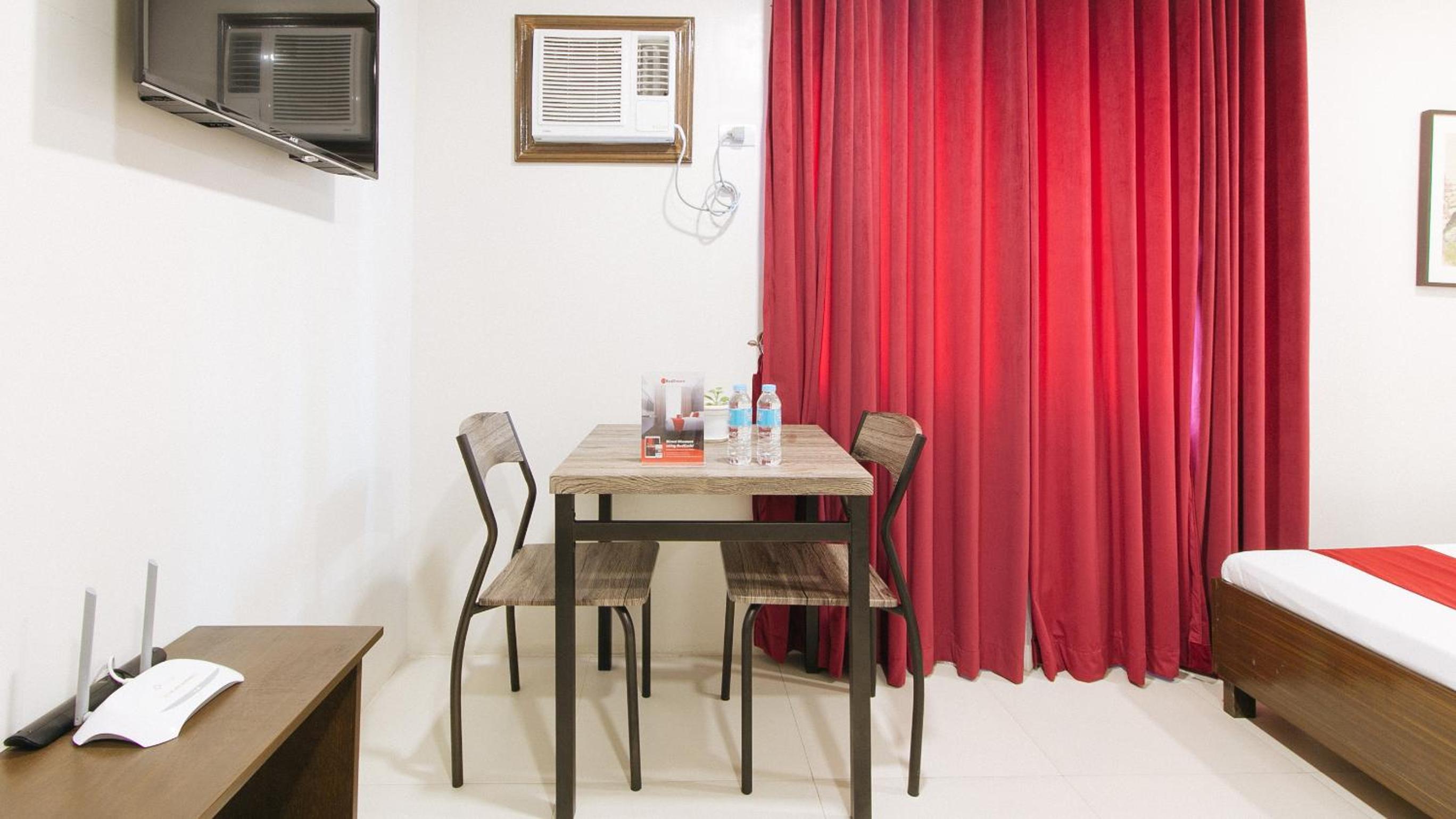 Deluxe Room - Photo 11