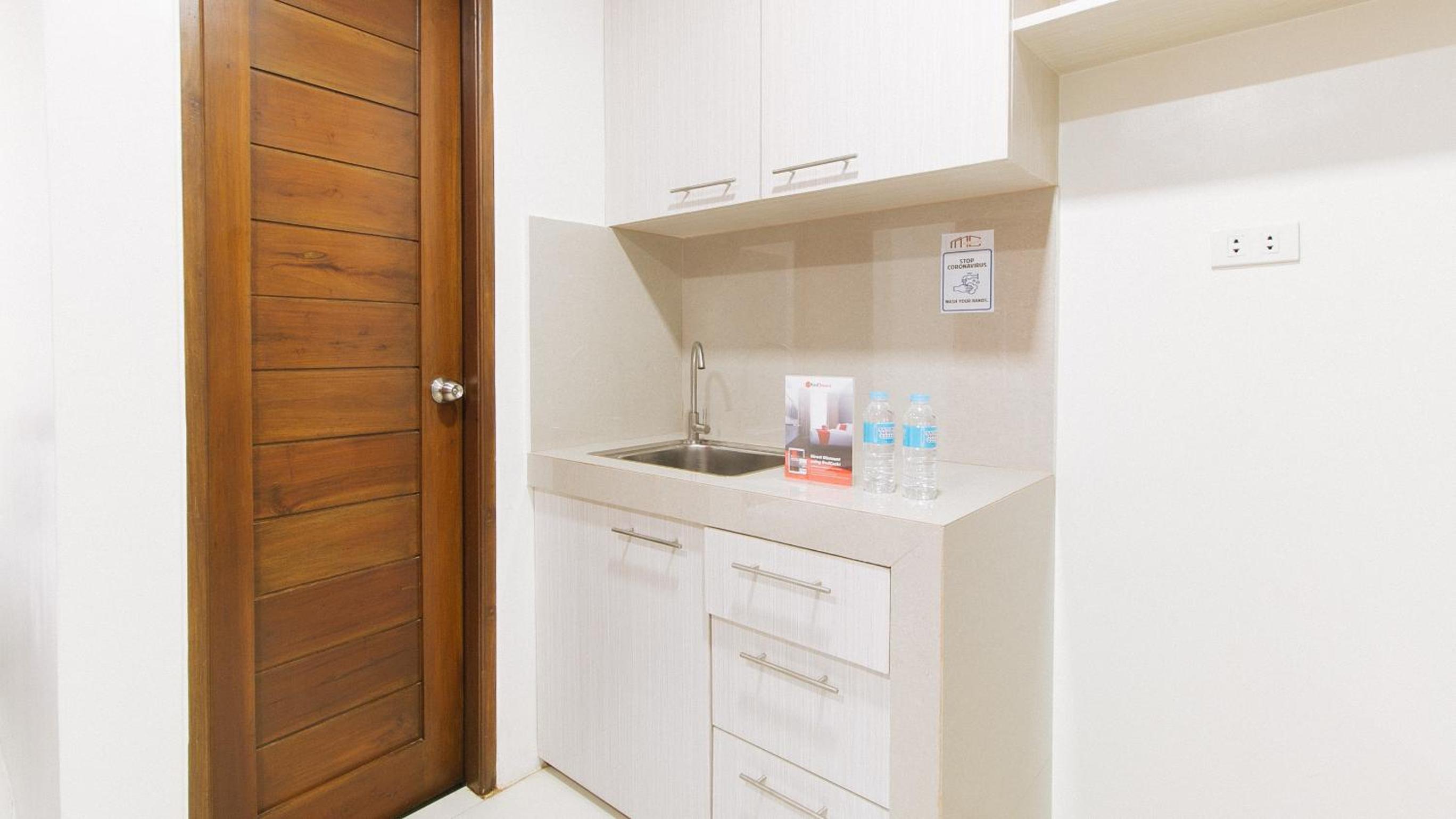 Deluxe Room - Photo 10