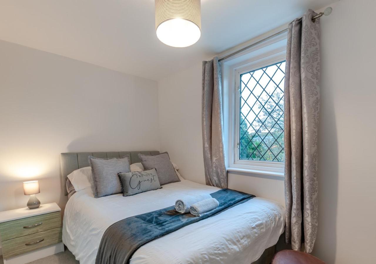 Two-Bedroom House photo 3