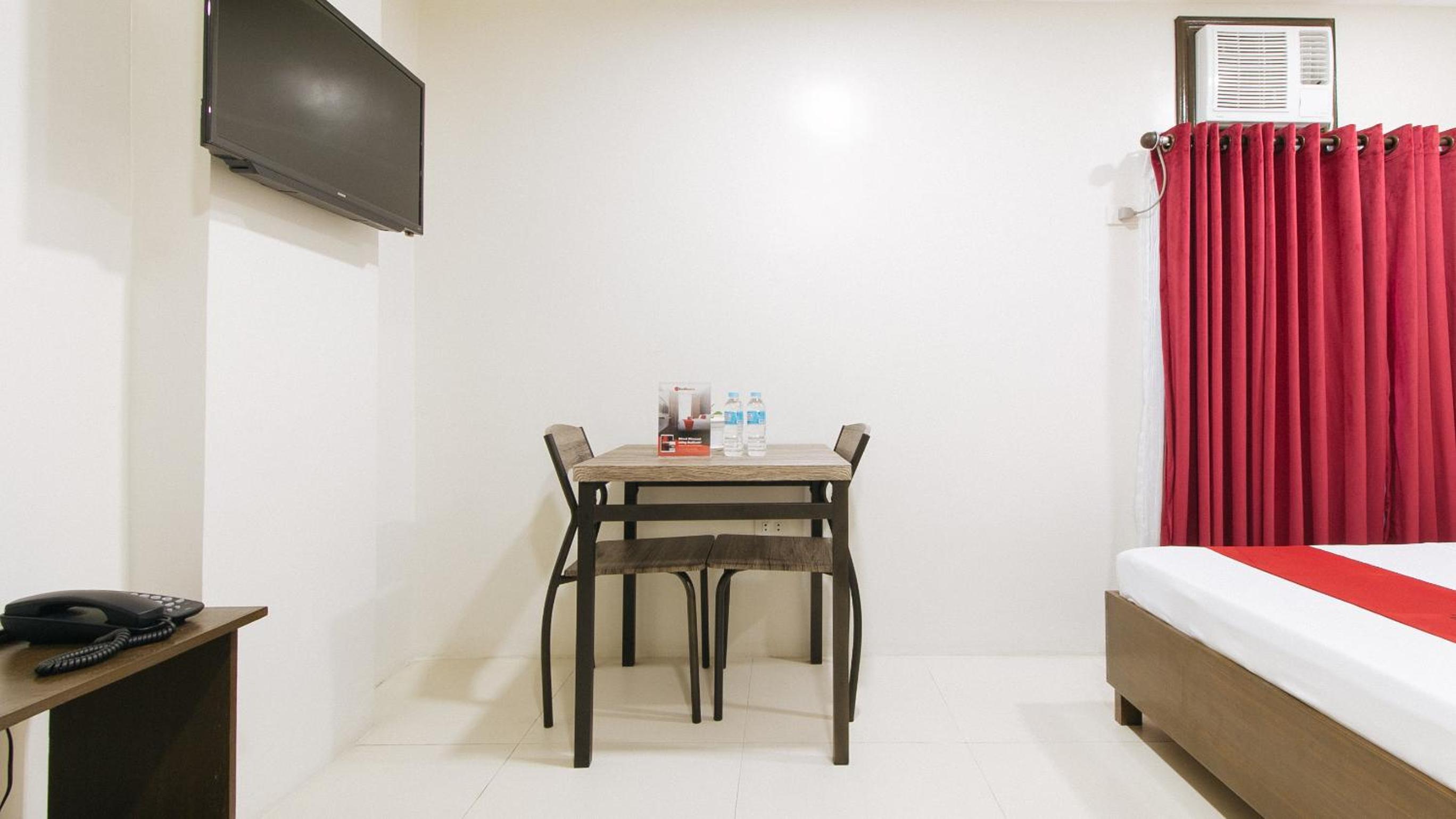 Executive Suite - Photo 8