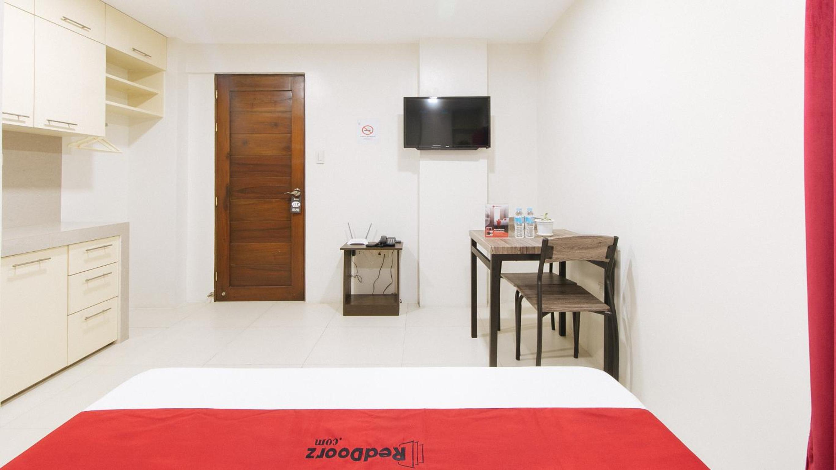Executive Suite - Photo 6