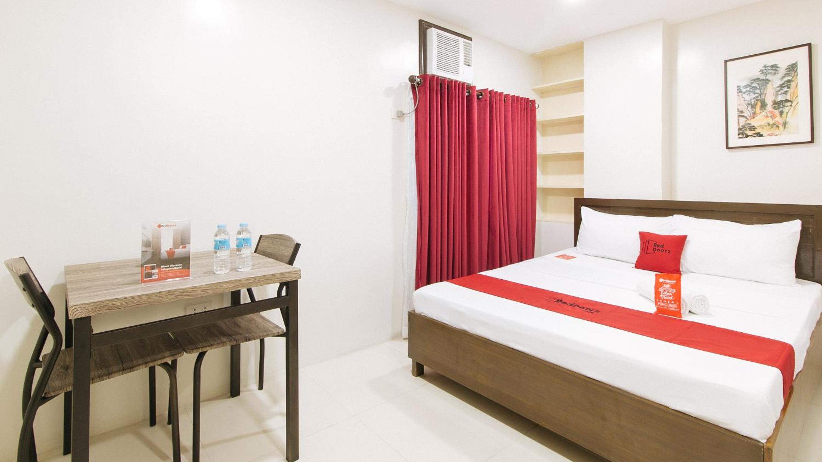 Executive Suite - Photo 2