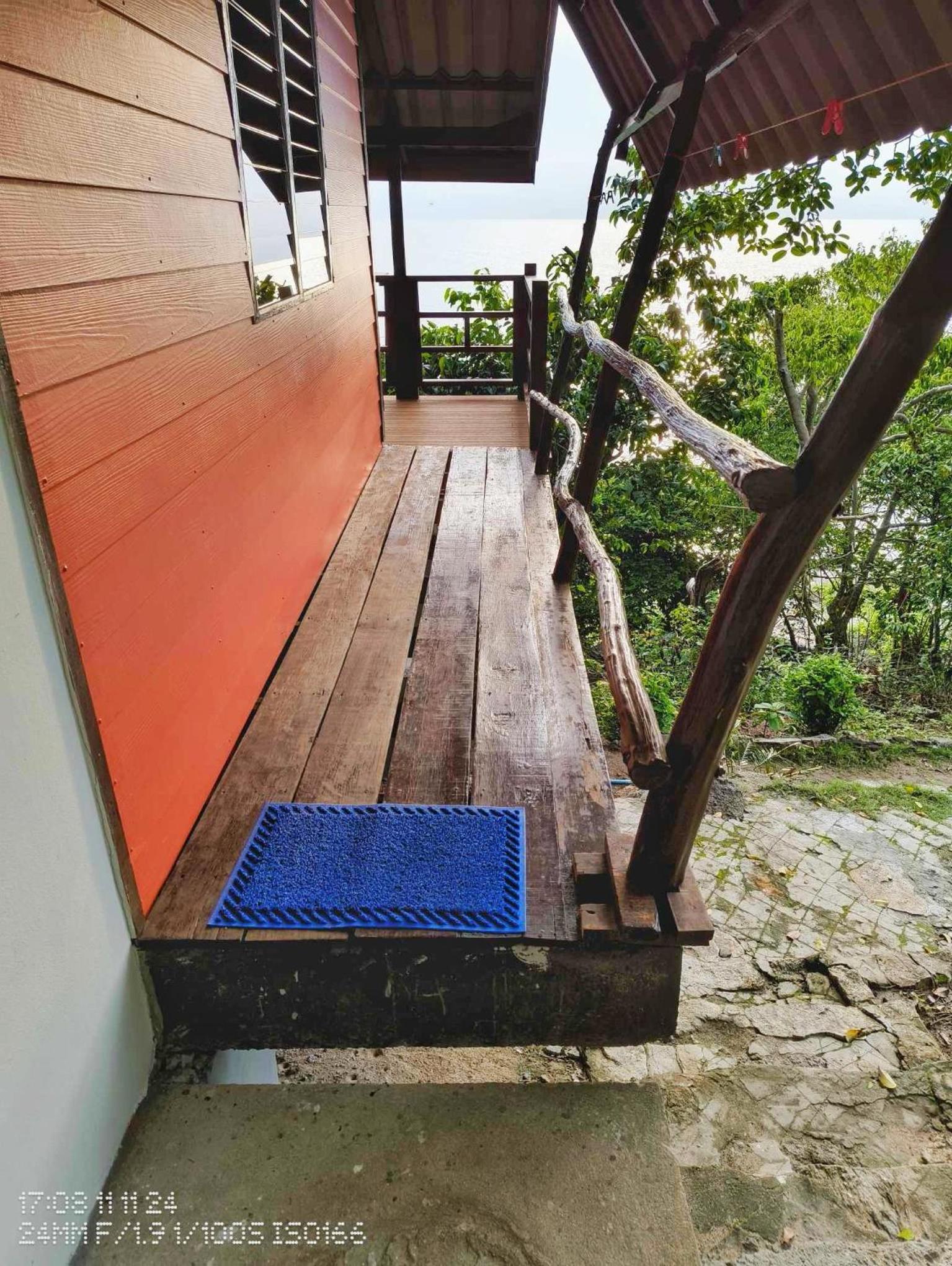 Deluxe Triple Room with Sea View - Photo 7