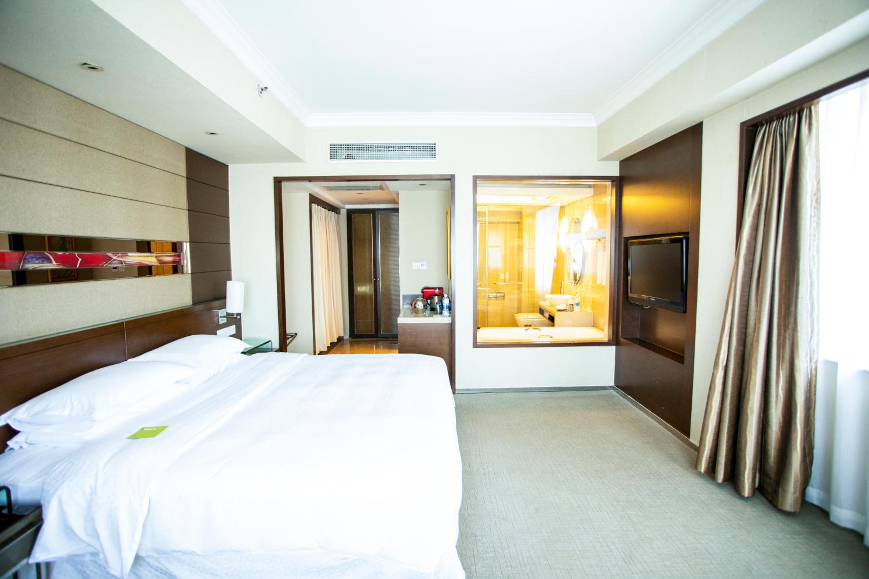 Superior Room, Guest room, 1 King, City view, Pool access - Photo 1