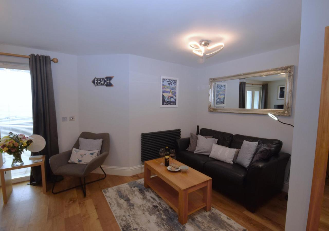 Apartment photo 2