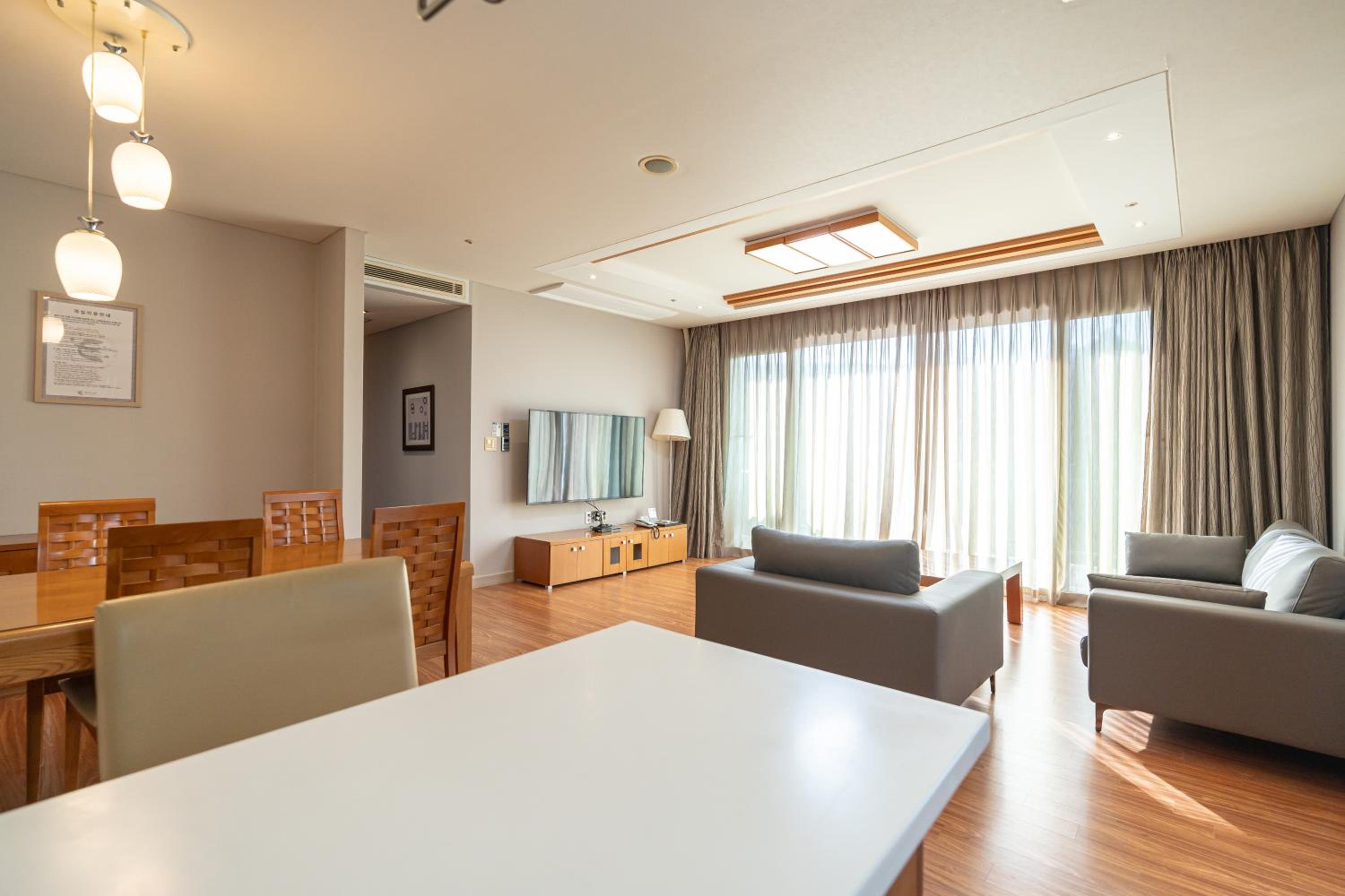 Deluxe Room (Three Room) - Cooking not allowed photo 2