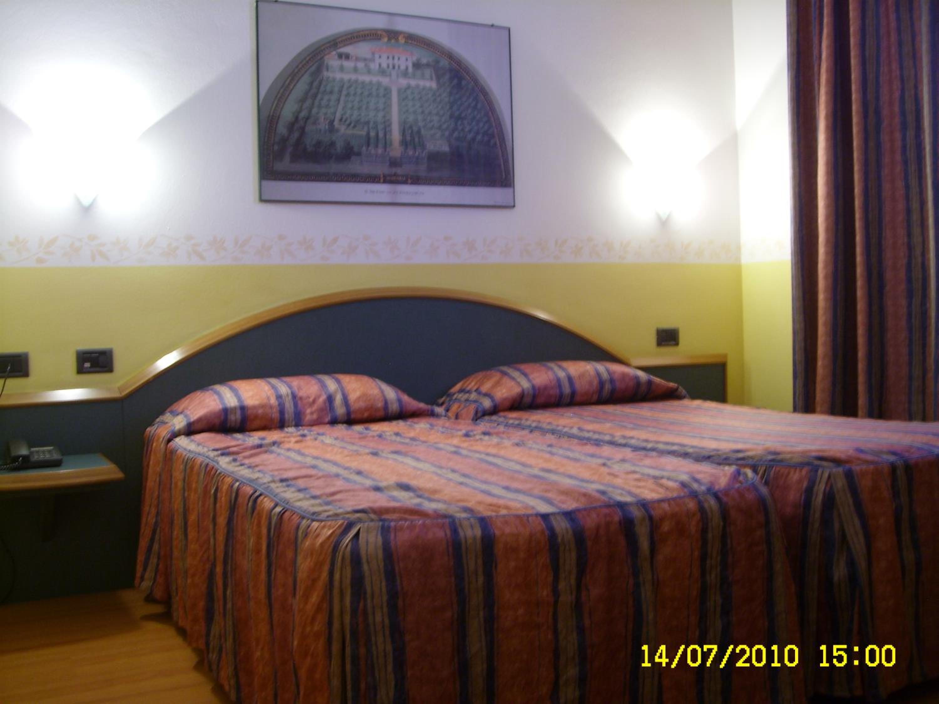 Double or Twin Room photo 3